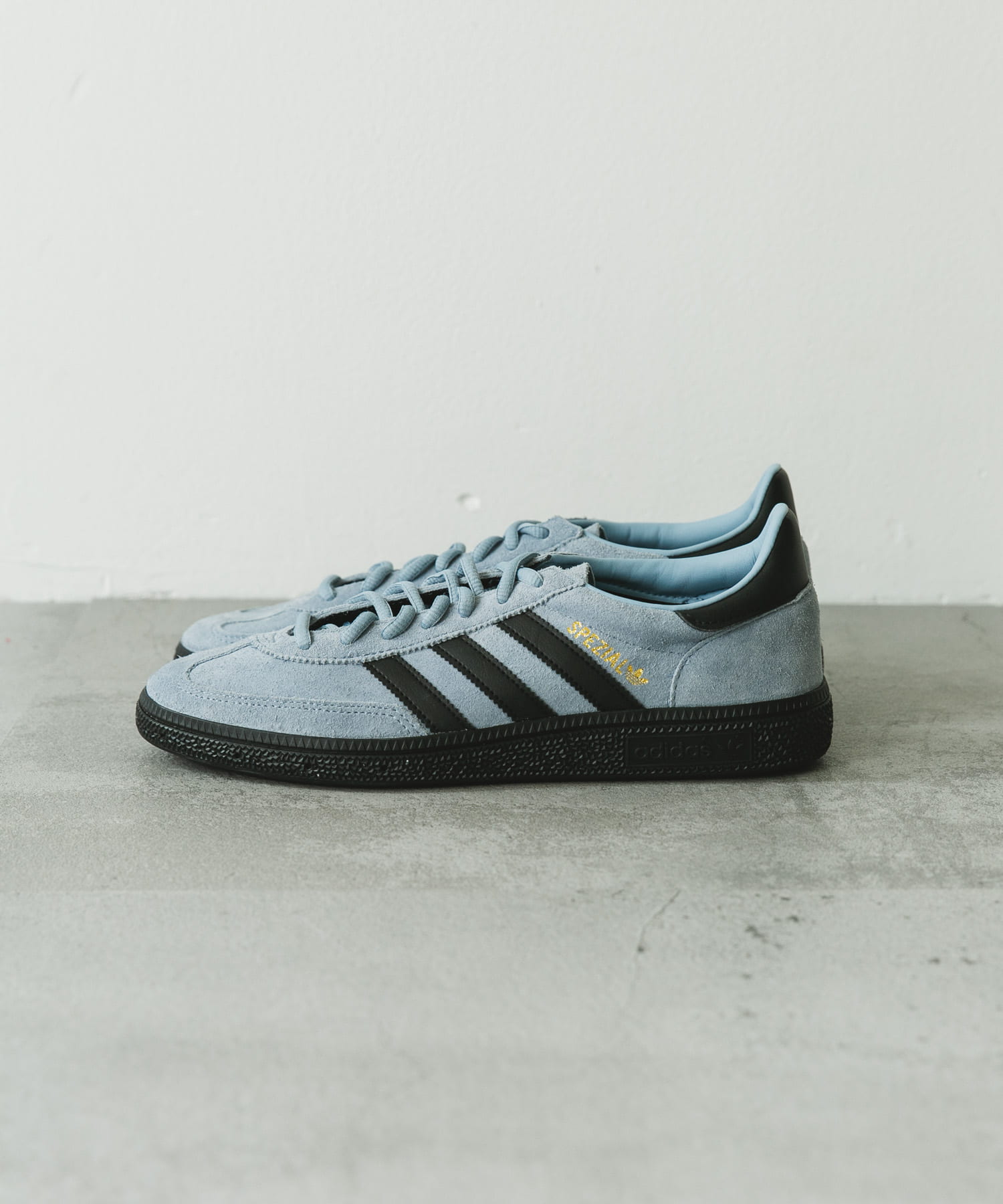 adidas HANDBALL SPEZIAL(26 アルミナ/ブラック): シューズ｜URBAN