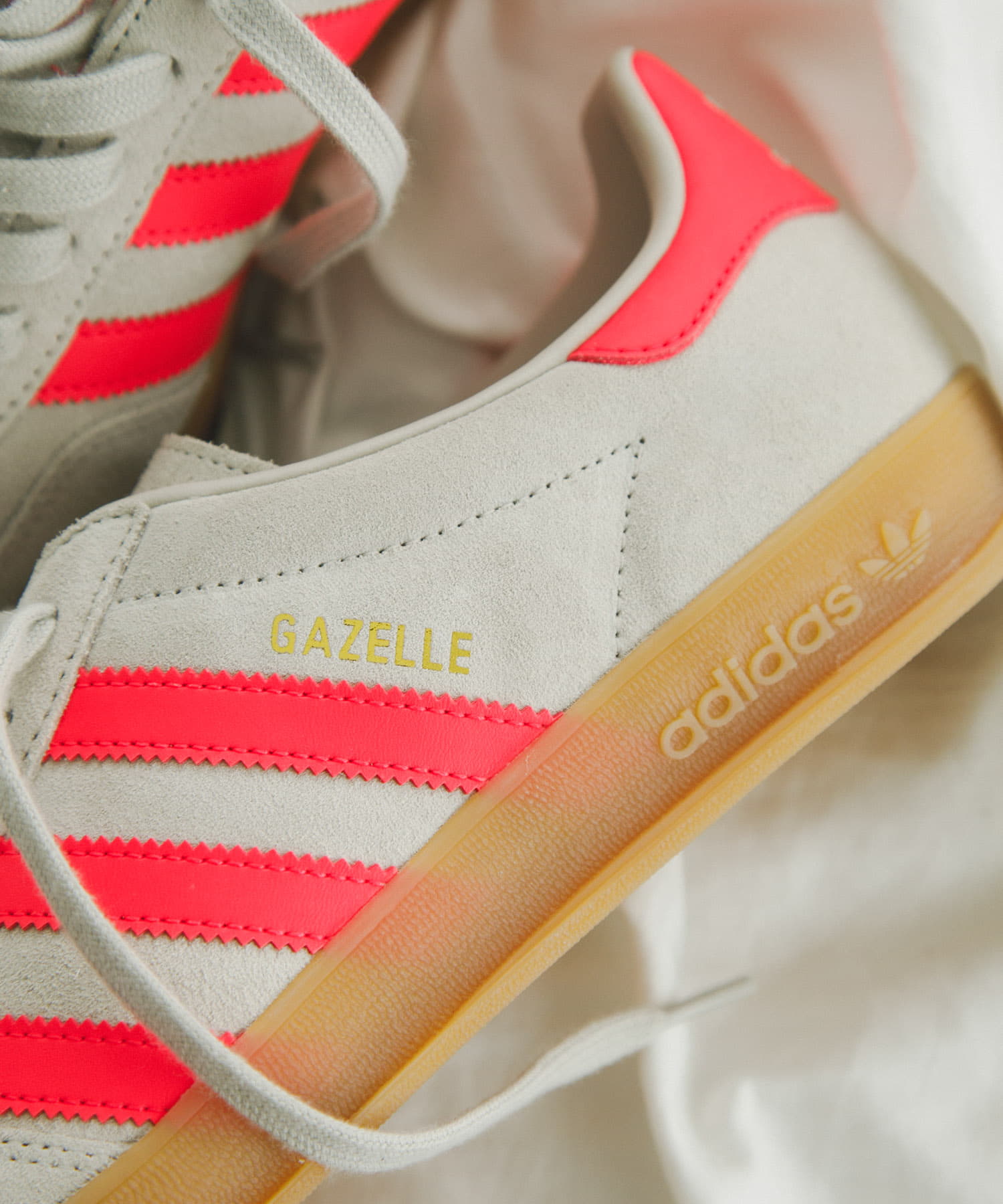 adidas　Exclusive GAZELLE INDOOR ワンダーアルミナ 26