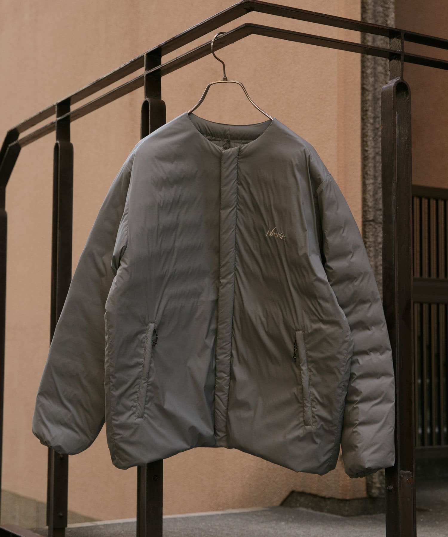 別注』NANGA×DOORS REVERSIBLE DOWN JACKET(S Stone Gray): アウター
