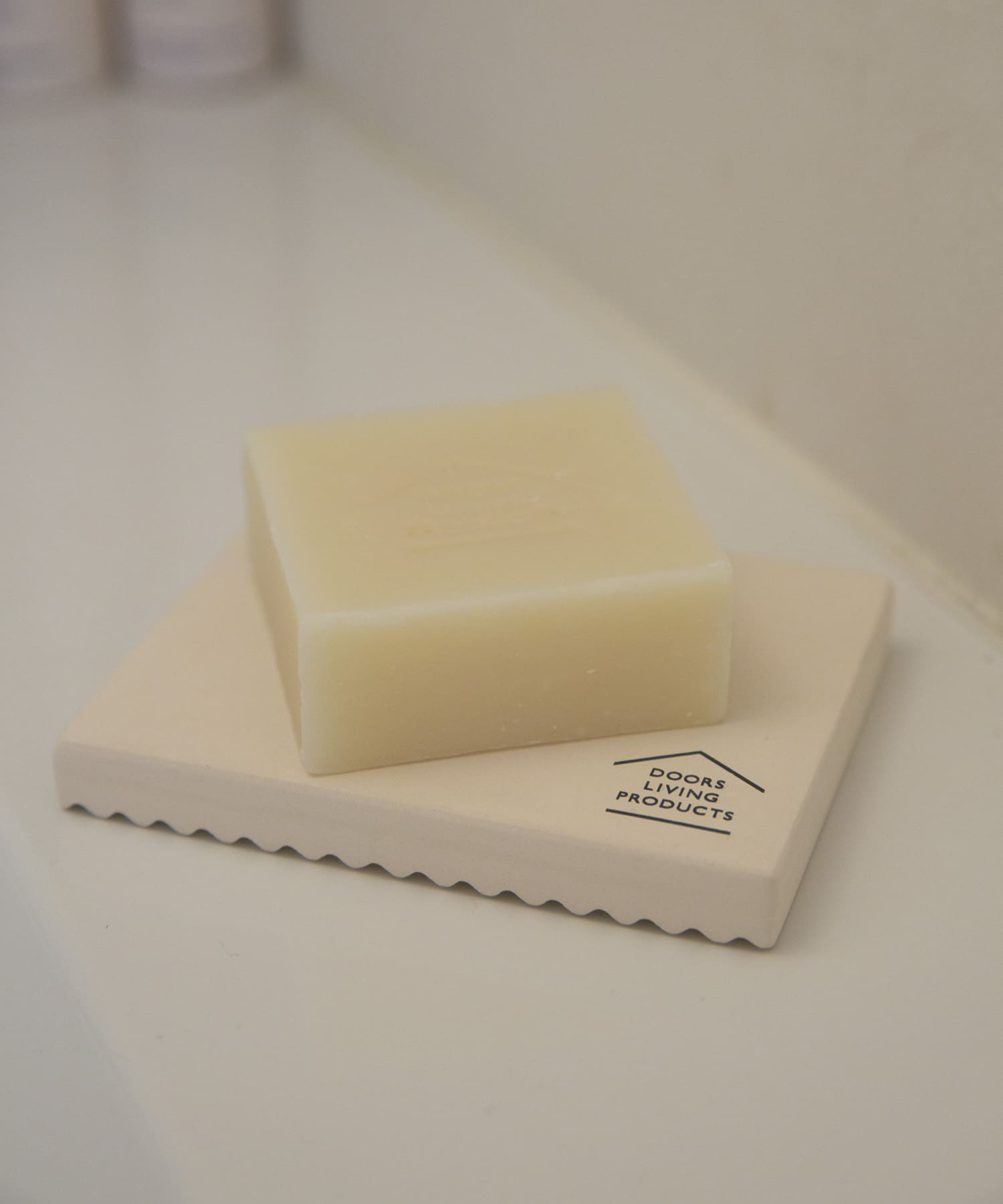 DOORS LIVING PRODUCTS　ソープディッシュ オフホワイト -