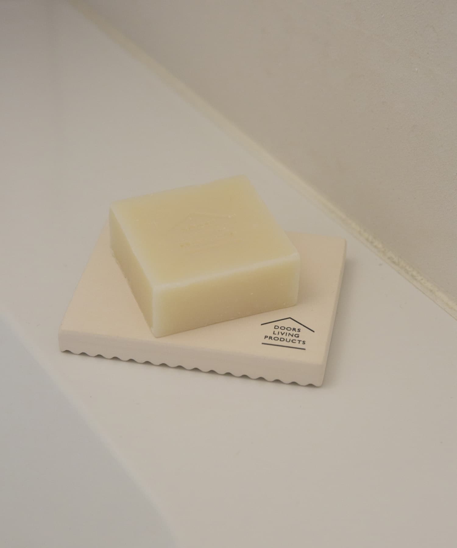 DOORS LIVING PRODUCTS　ソープディッシュ オフホワイト -
