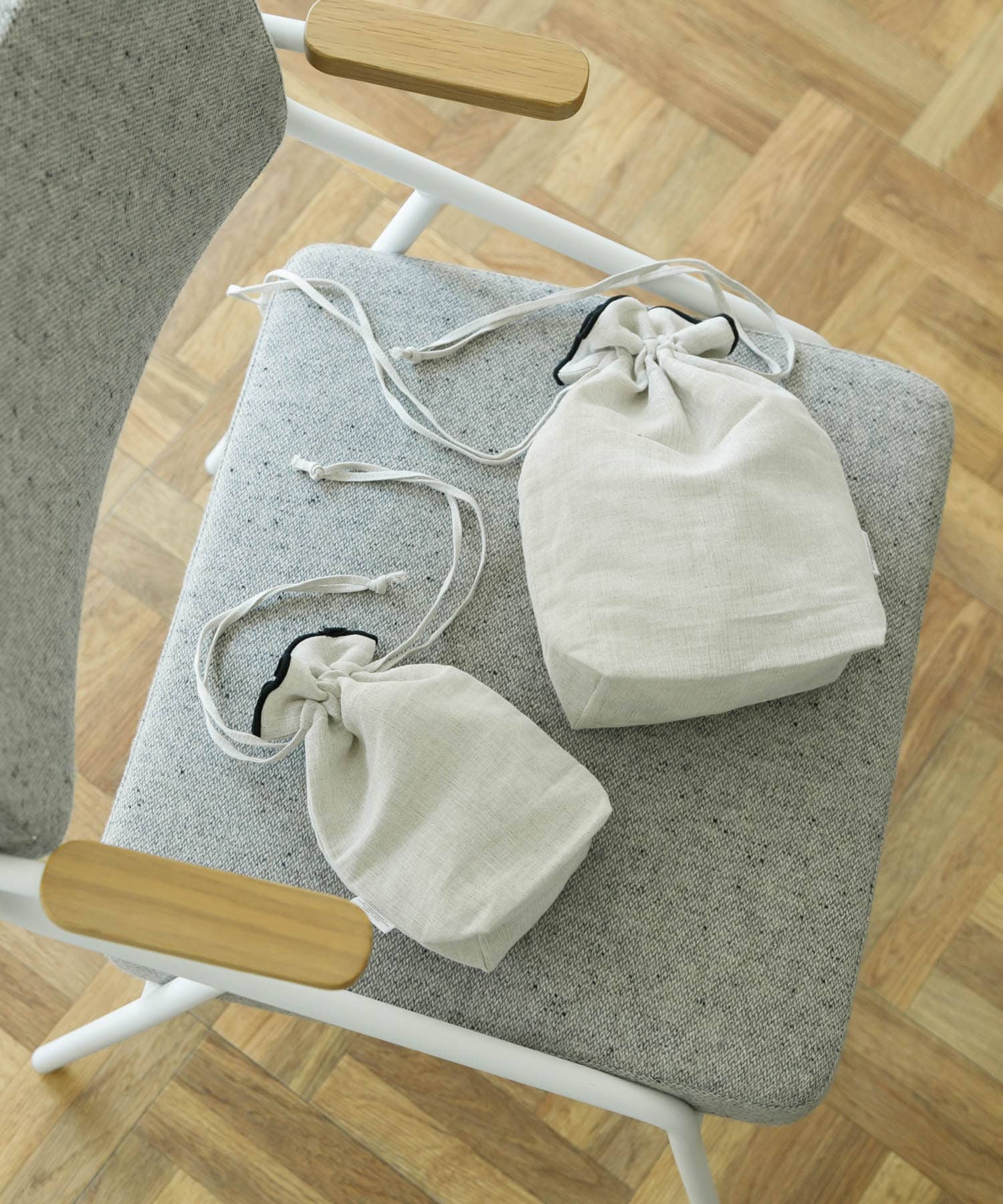 DOORS LIVING PRODUCTS コットンリネンライン巾着M(M ブラック): 雑貨