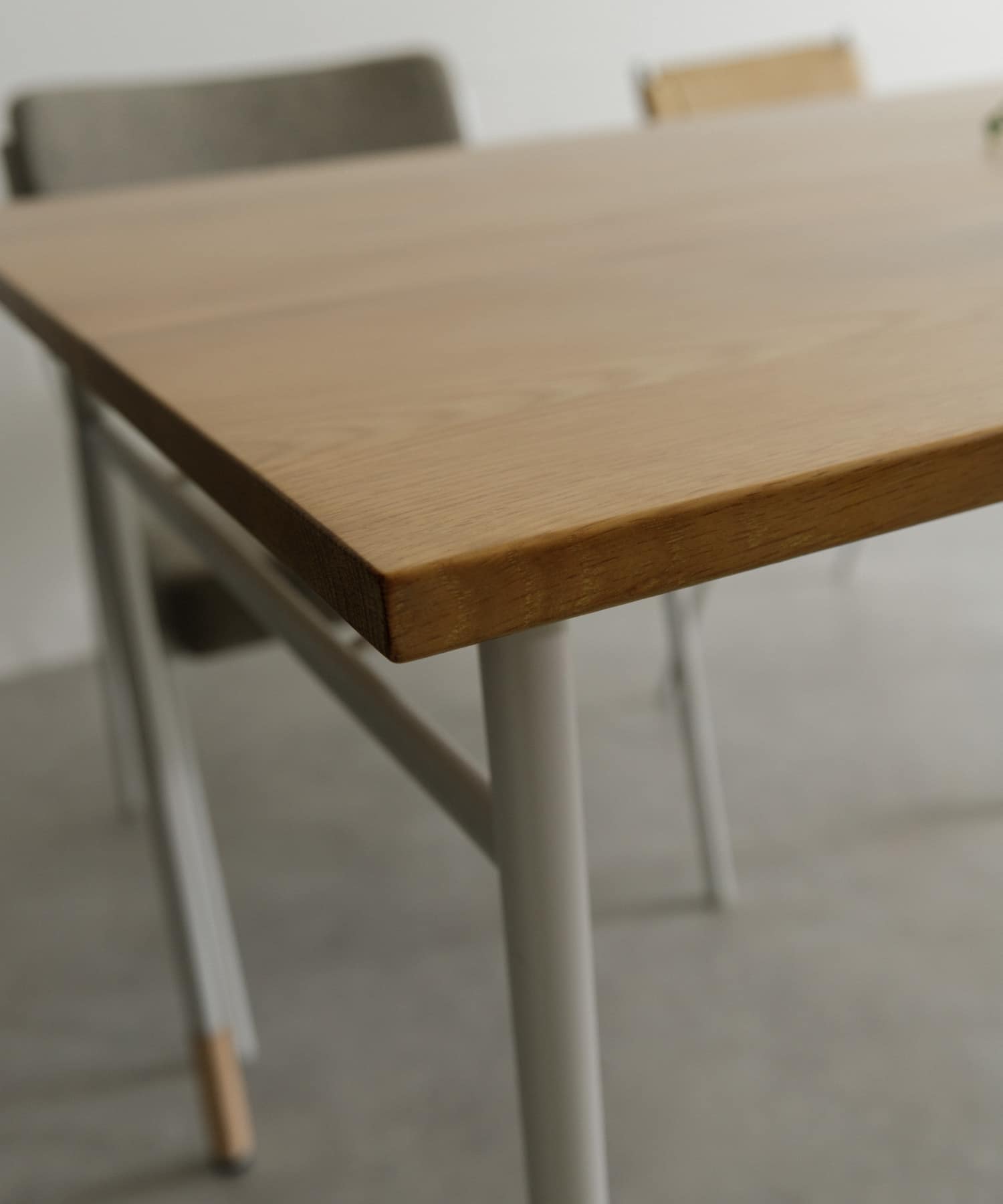 天板にはオーク材を使用。