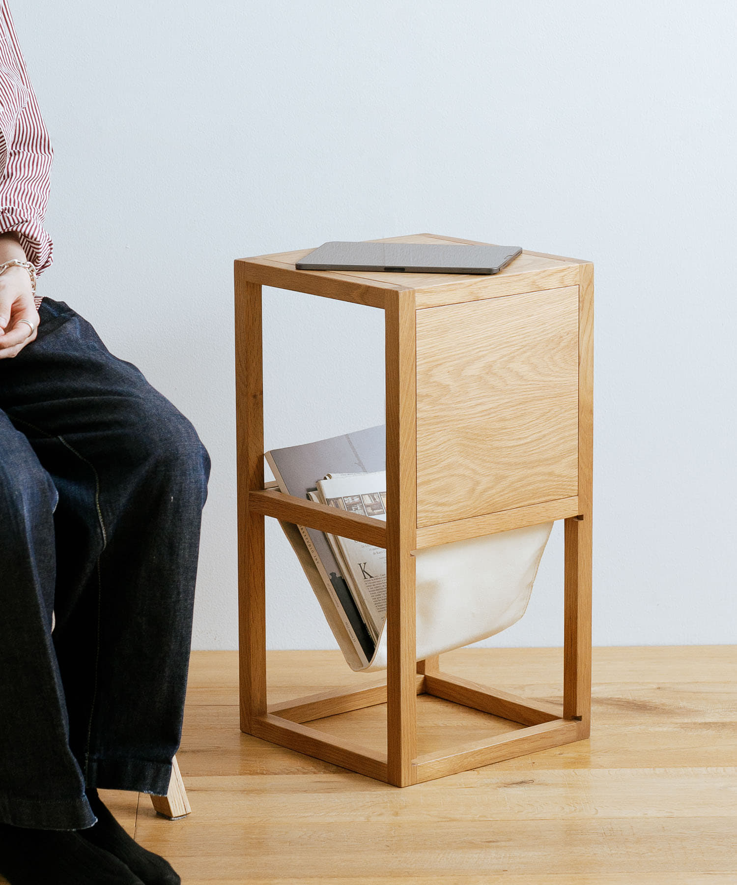 BOTHY　Magazine Rack Table Natural one