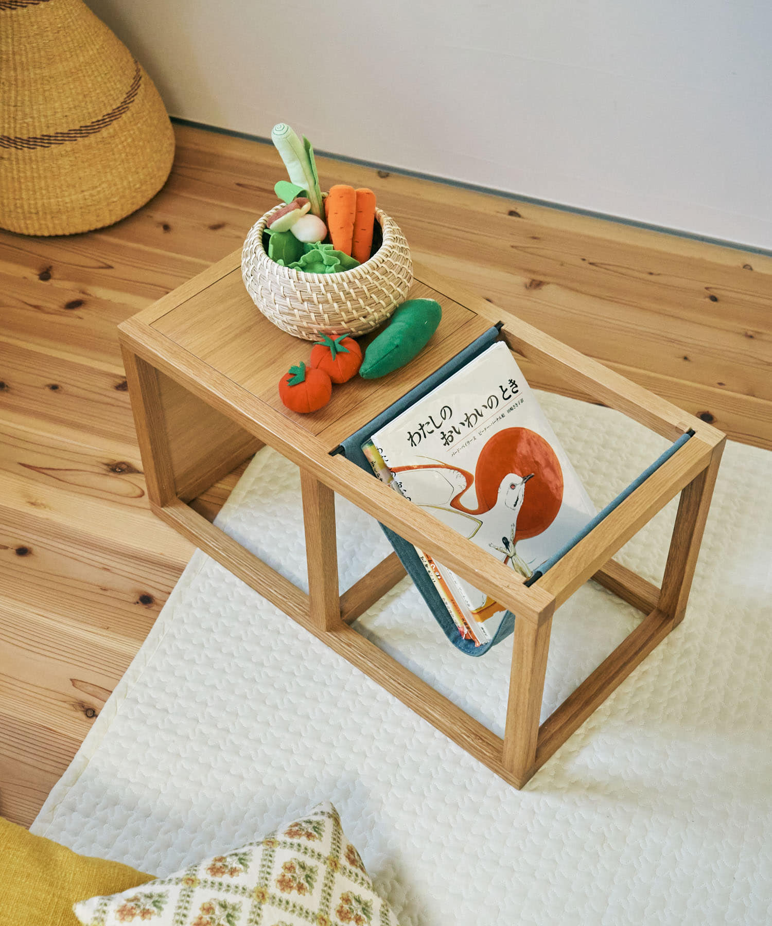 BOTHY　Magazine Rack Table Blue one