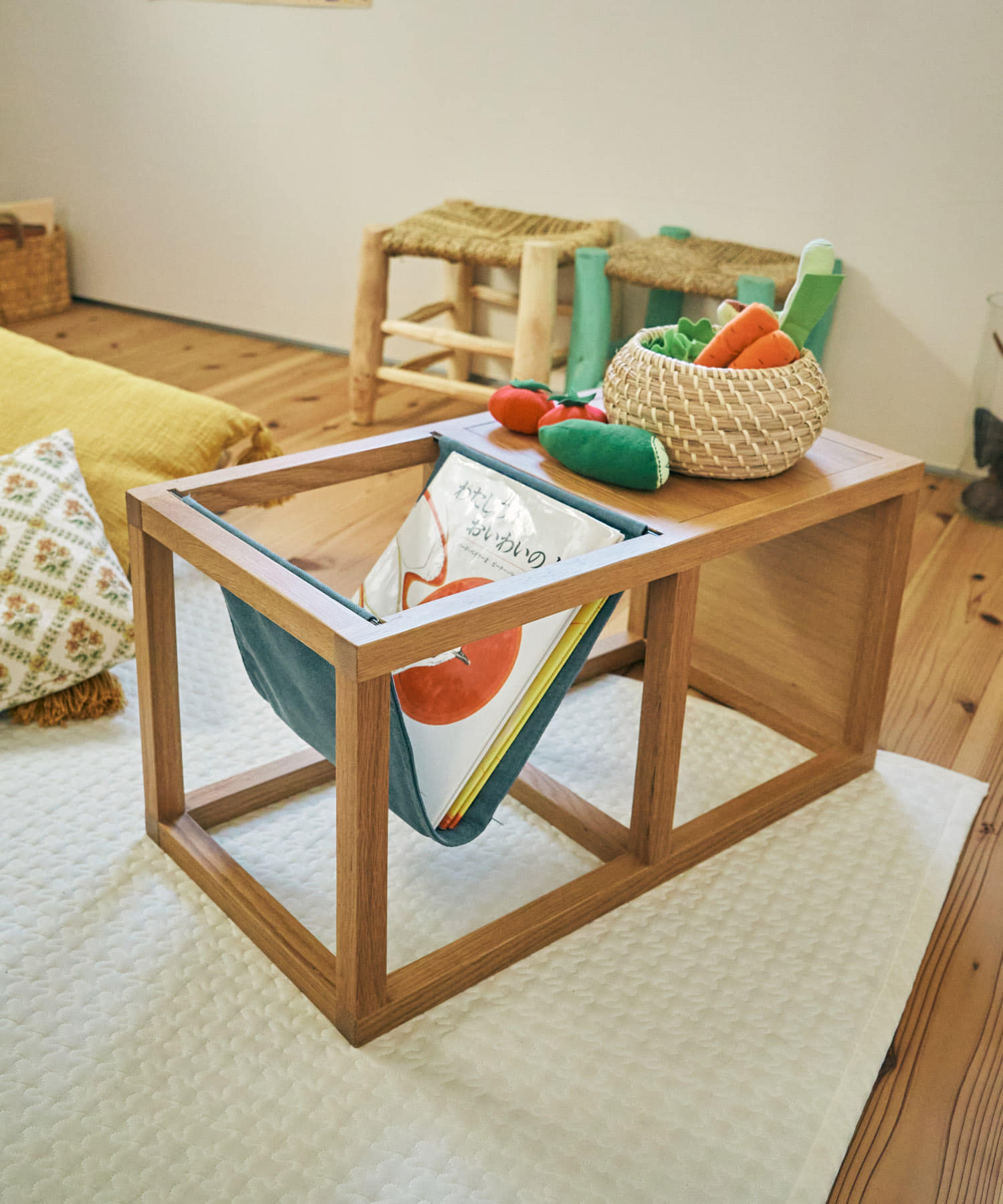 BOTHY　Magazine Rack Table Blue one
