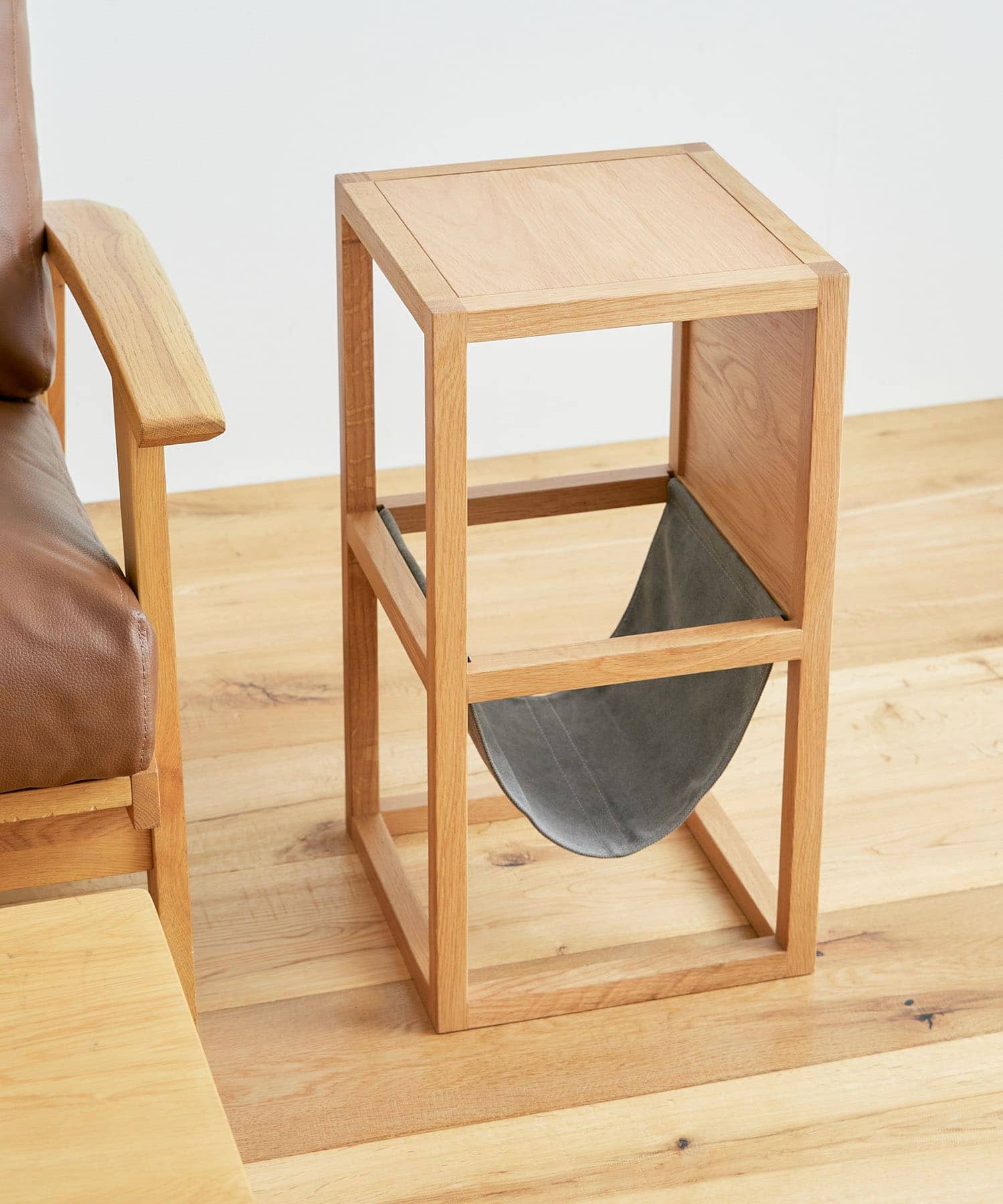 BOTHY　Magazine Rack Table Grey one