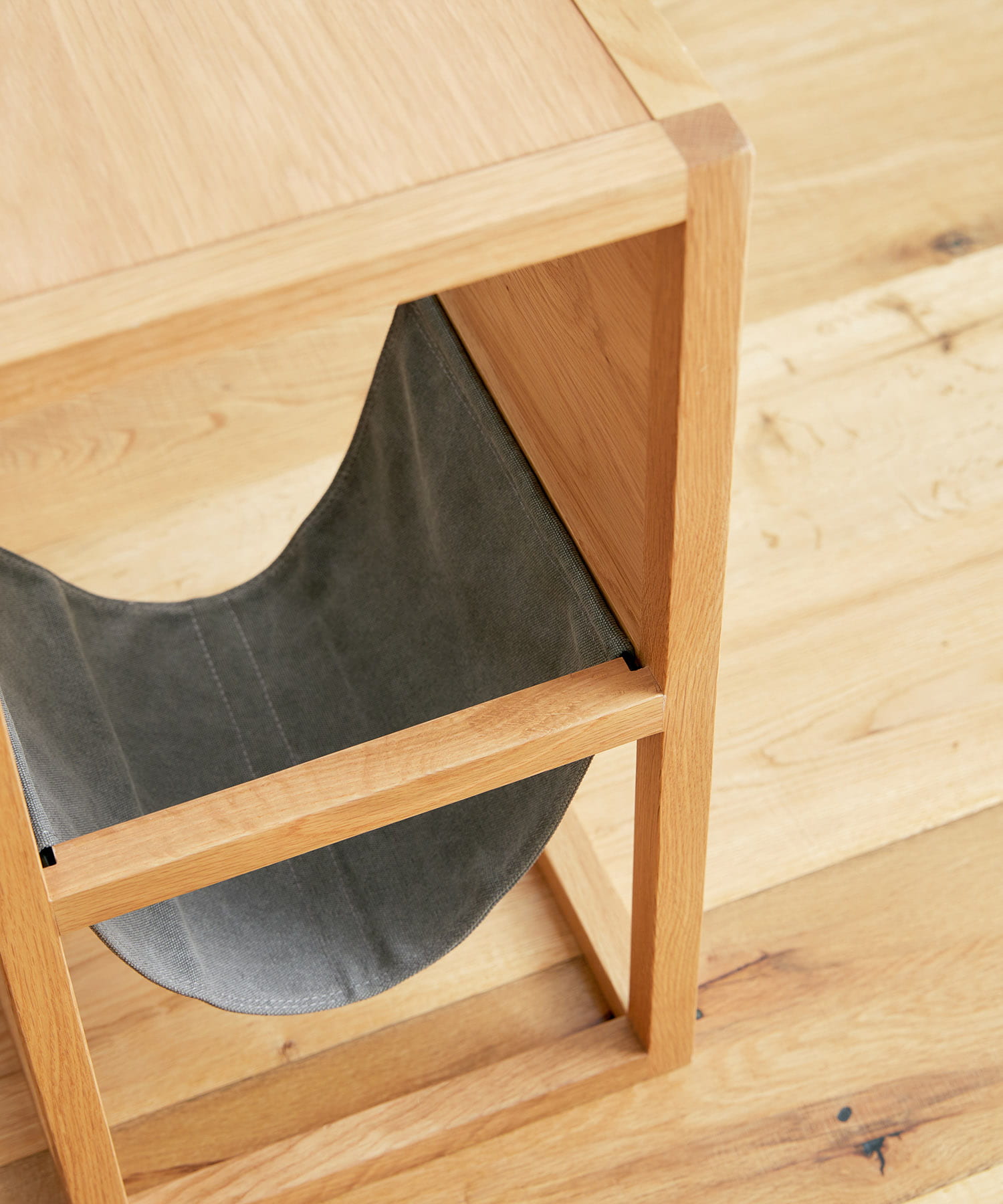 BOTHY　Magazine Rack Table Grey one