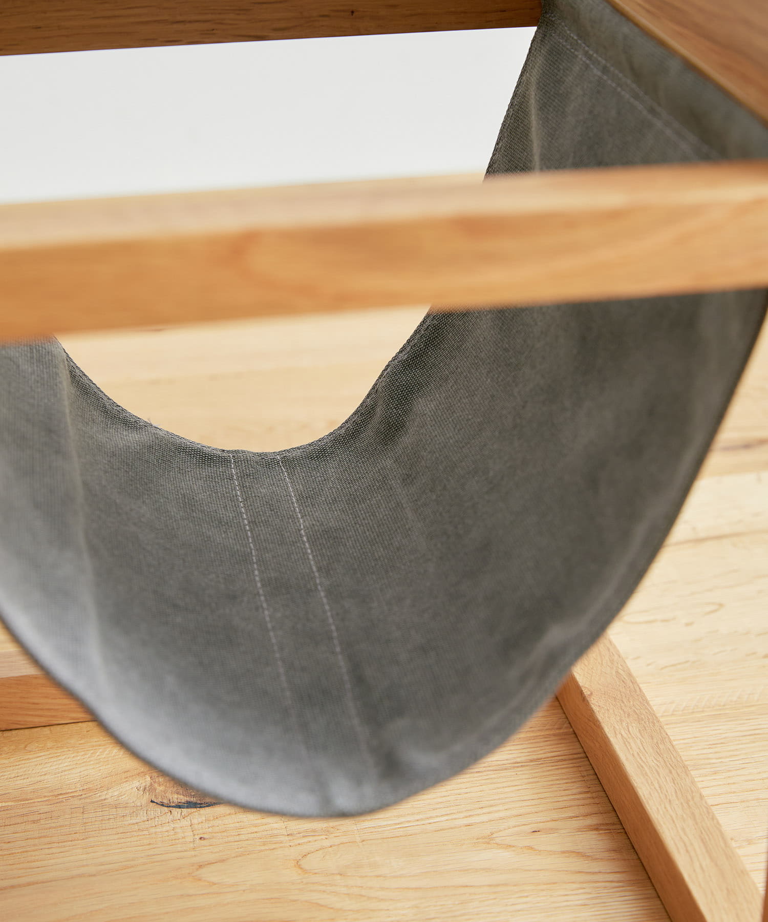 BOTHY　Magazine Rack Table Grey one