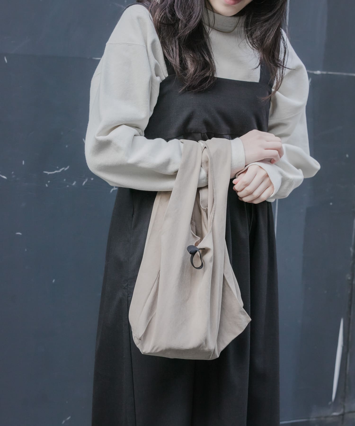 ベージュ