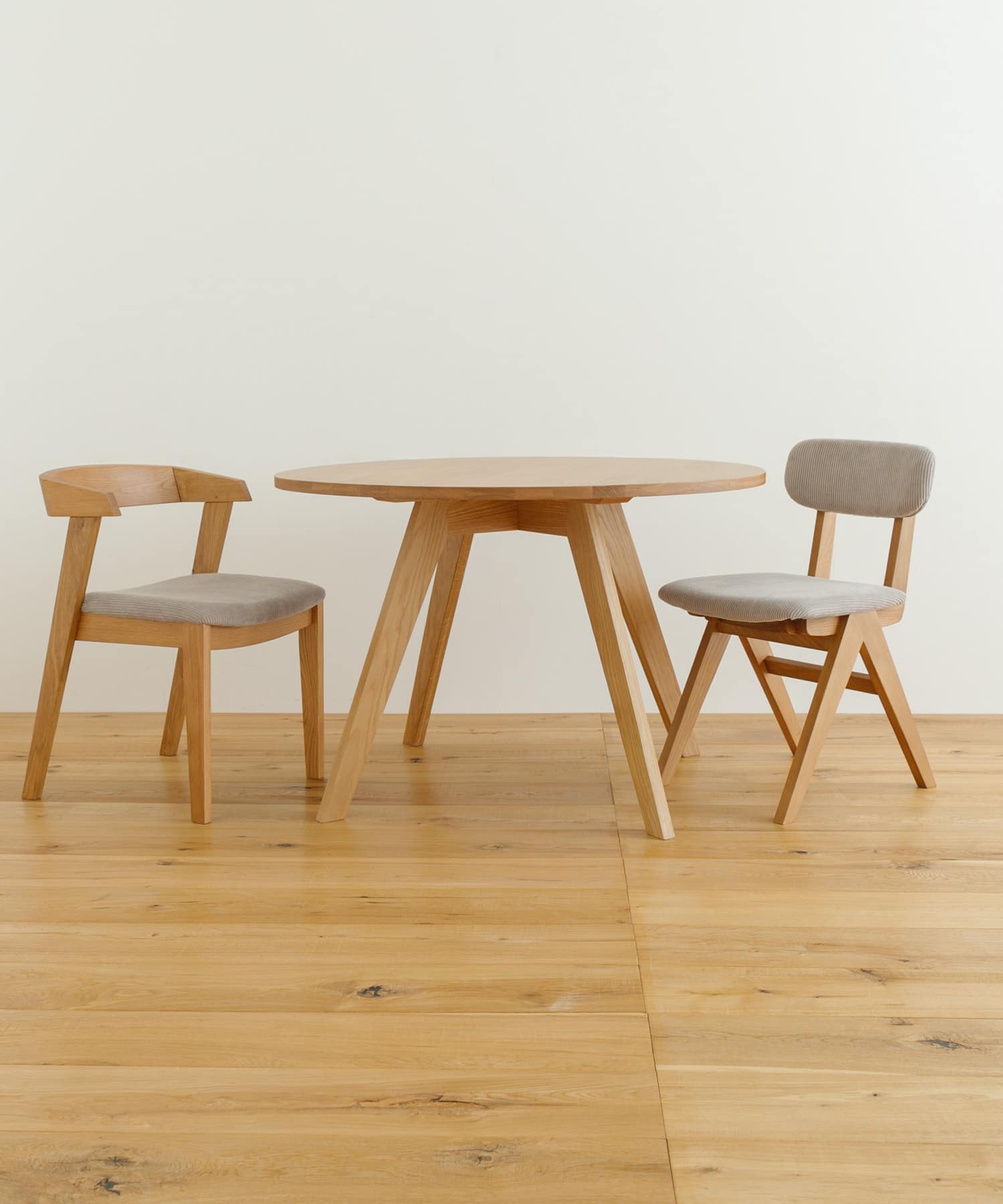 BOTHY 1100(DINING ROUND TABLE)(110 オーク無垢材): 家具|URBAN BOTHY 1100(DINING ROUND TABLE)(110 オーク無垢材): 家具|URBAN