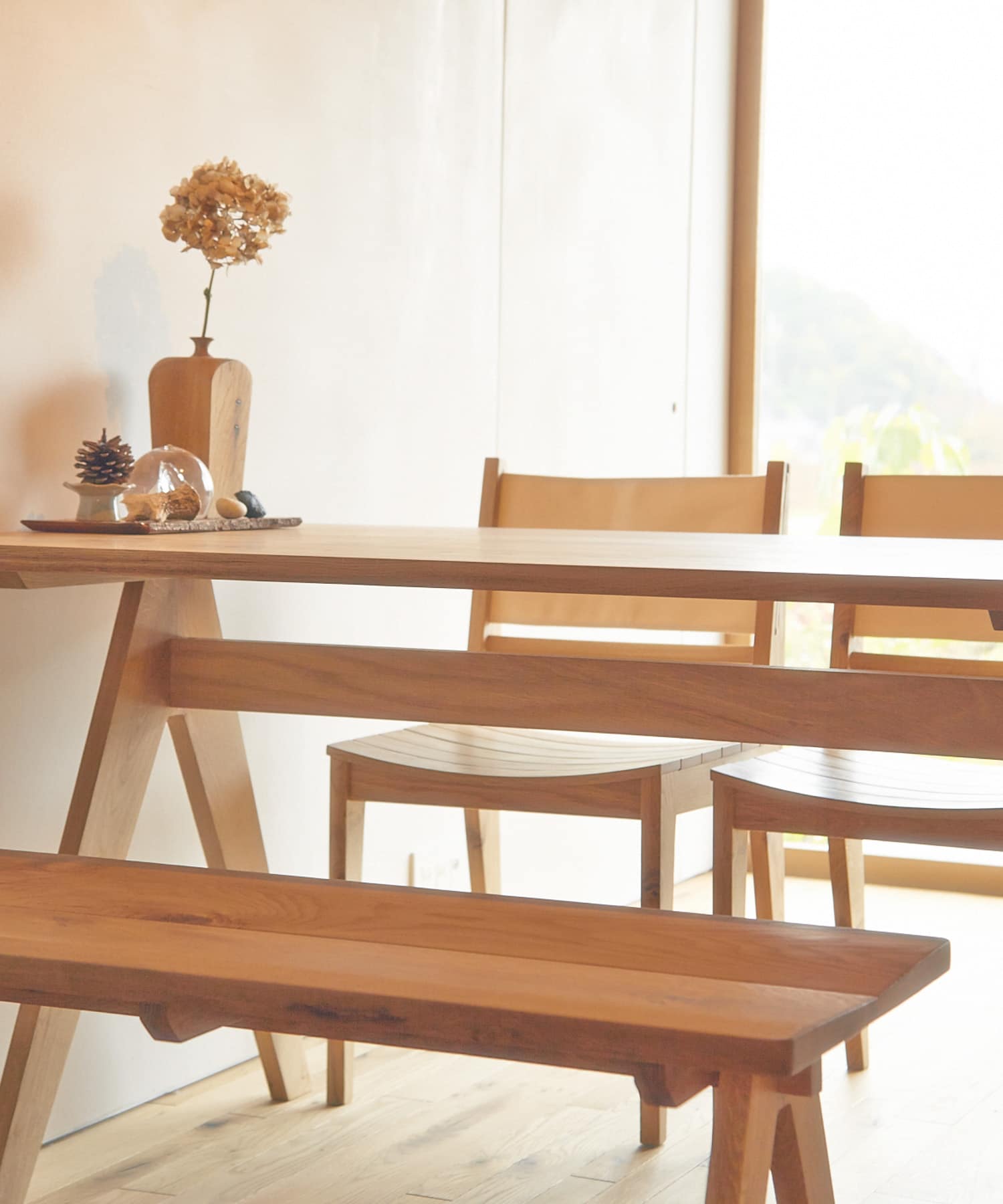DINING TABLEとCloth Chair、BENCHのダイニングセットで