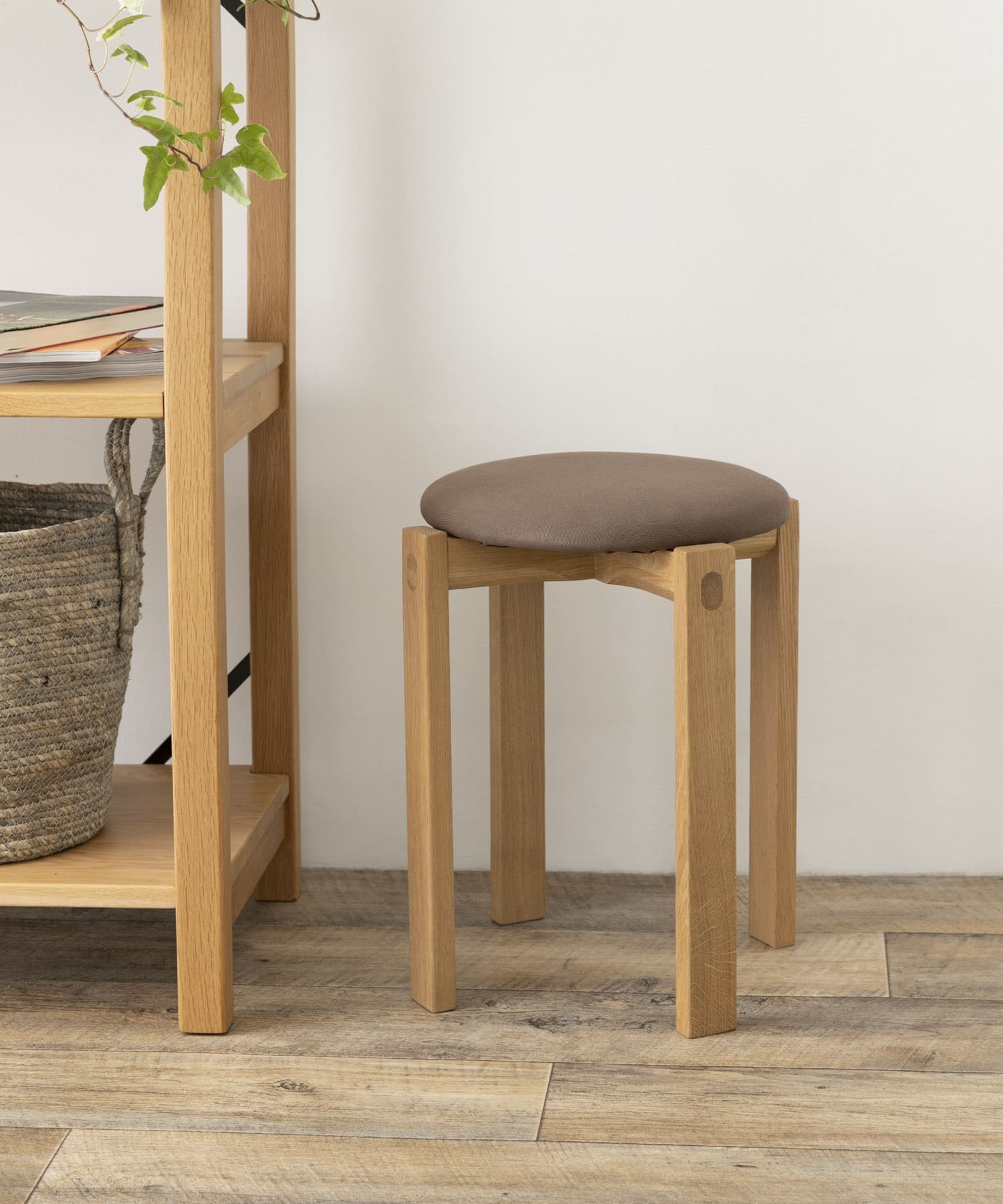 DOORS LIVING PRODUCTS Round Stool(one S.Brown8): インテリア｜URBAN