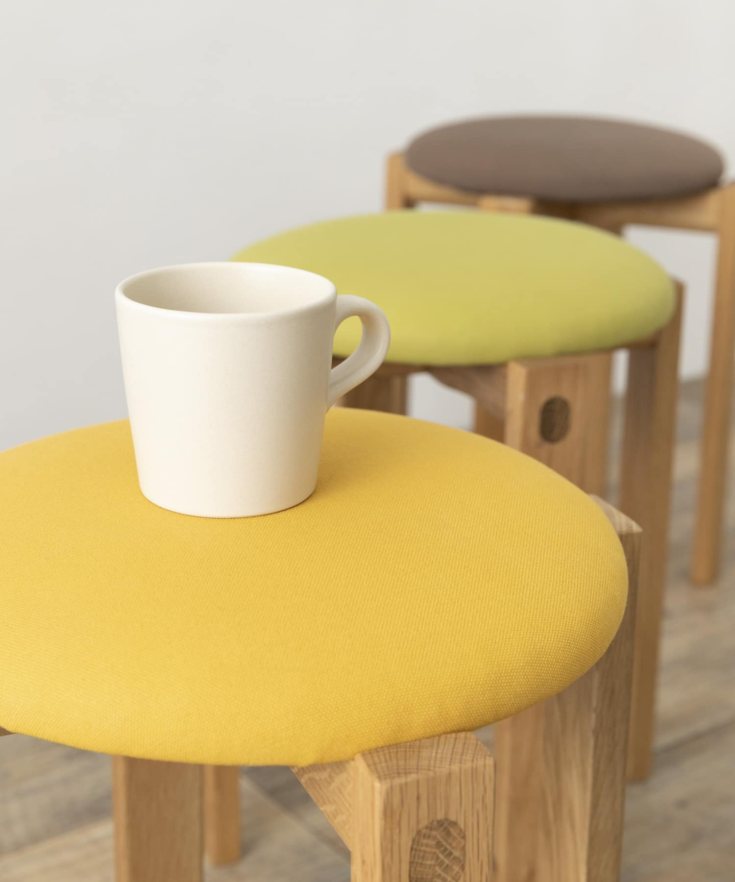 DOORS LIVING PRODUCTS　Round Stool S.Brown8 one