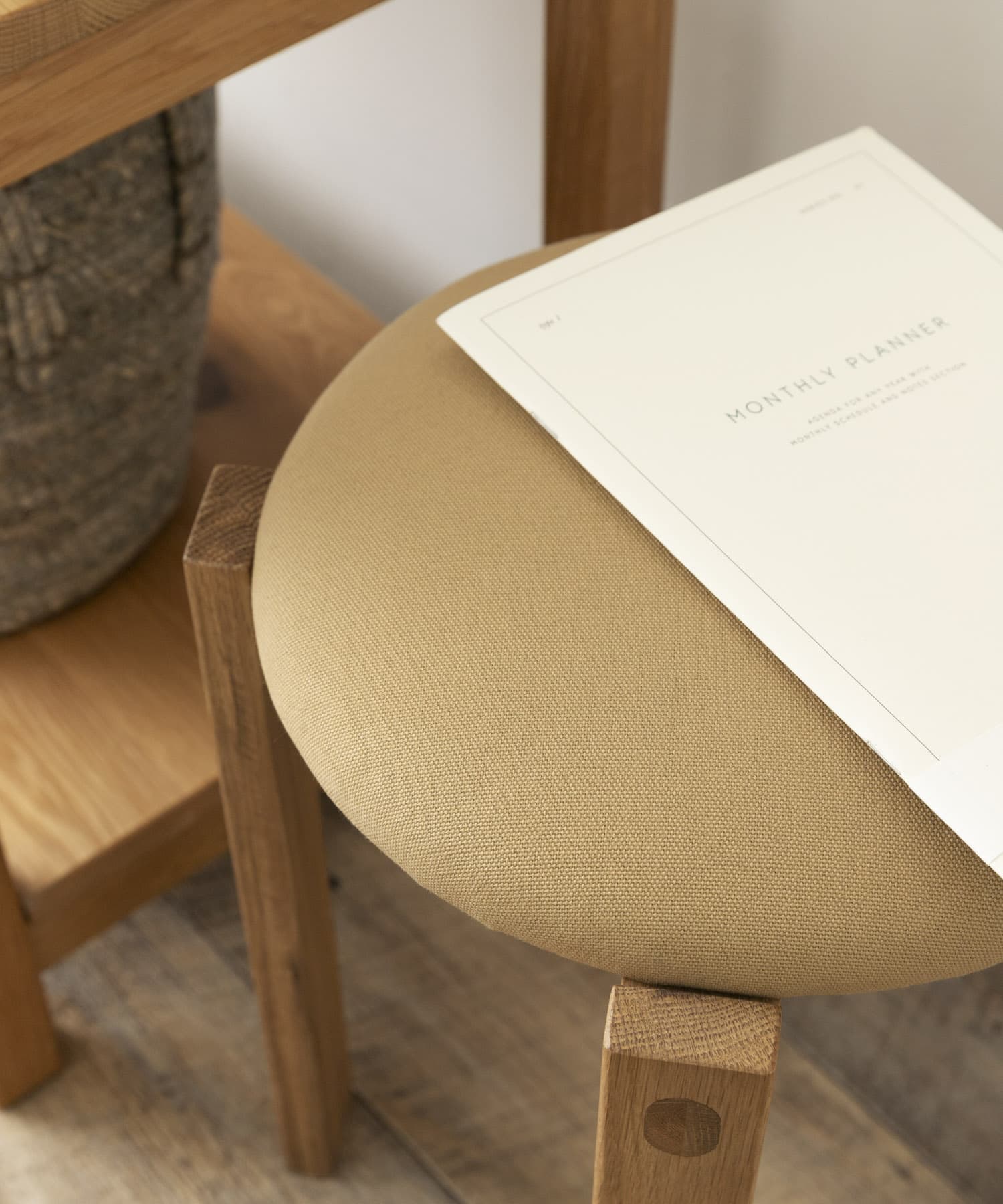 DOORS LIVING PRODUCTS　Round Stool Beige8 one