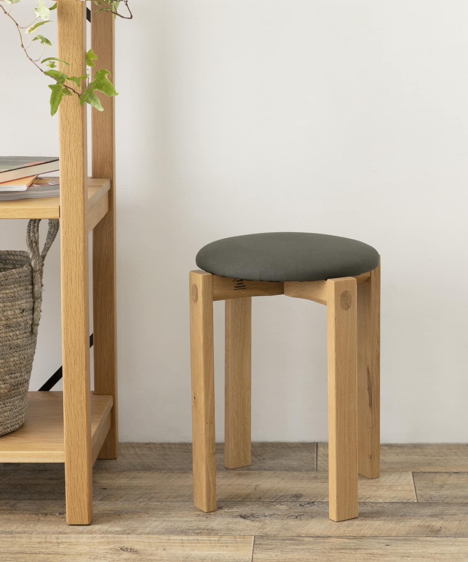 DOORS LIVING PRODUCTS　Round Stool