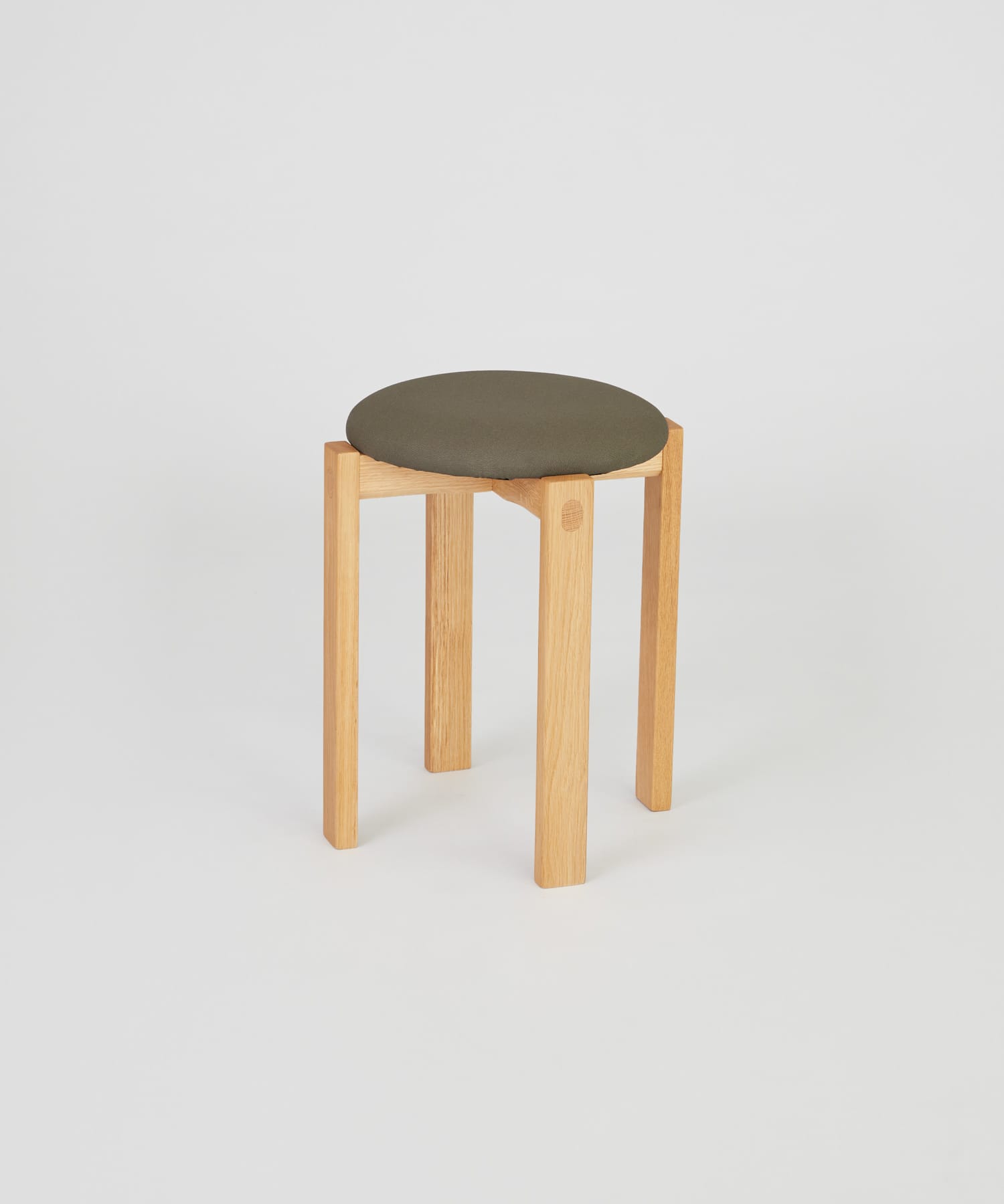 DOORS LIVING PRODUCTS　Round Stool O.Khaki8 one