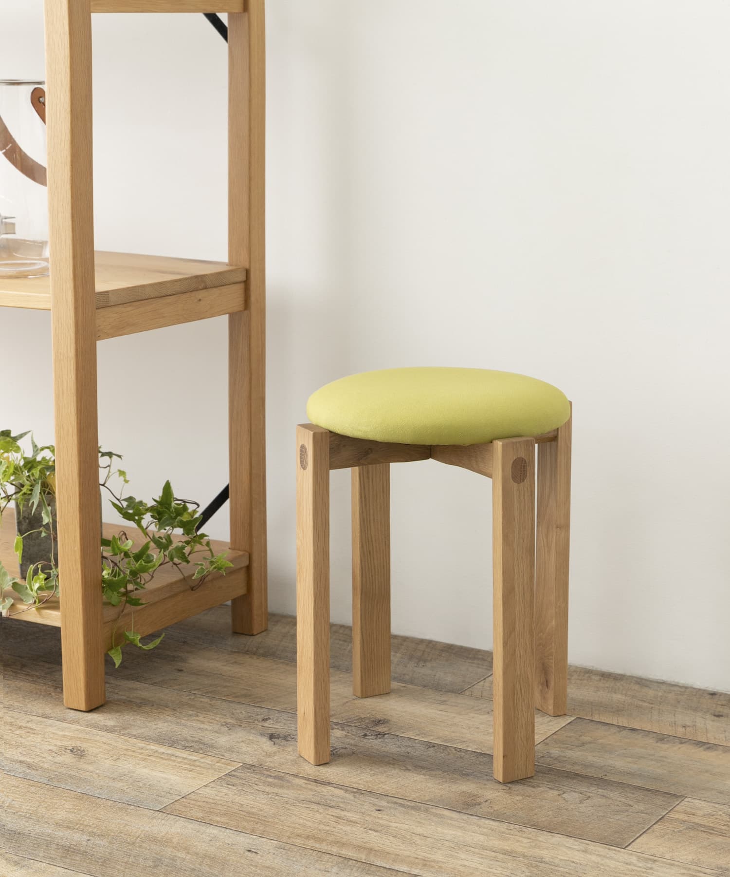 DOORS LIVING PRODUCTS　Round Stool H.Green8 one