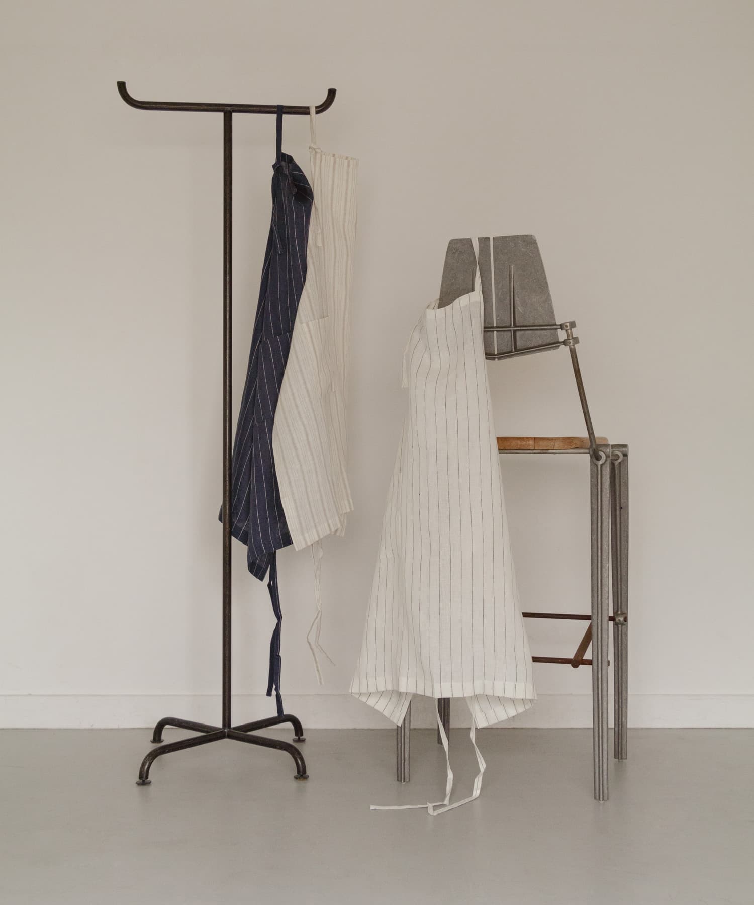 DOORS LIVING PRODUCTS　フルエプロン NVY×WHT one