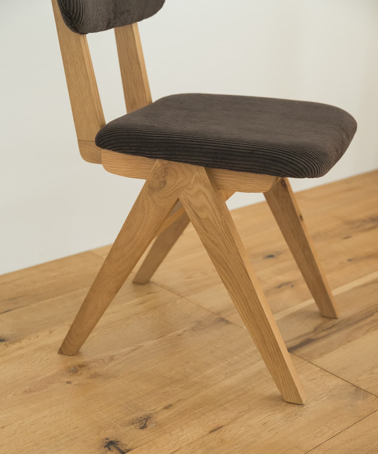 BOTHY Mountain Leg Chair CD CD BROWN -