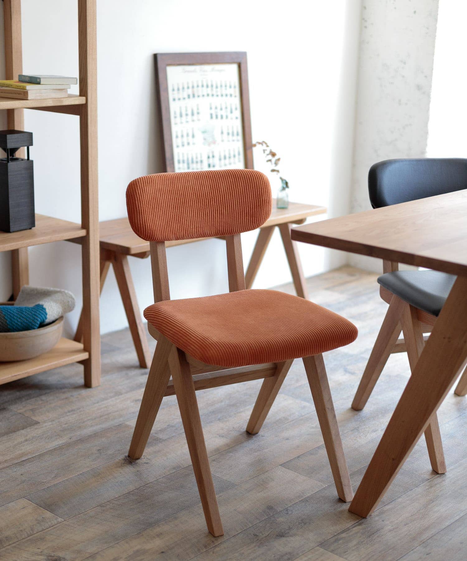 BOTHY Mountain Leg Chair CD CD BRICK -