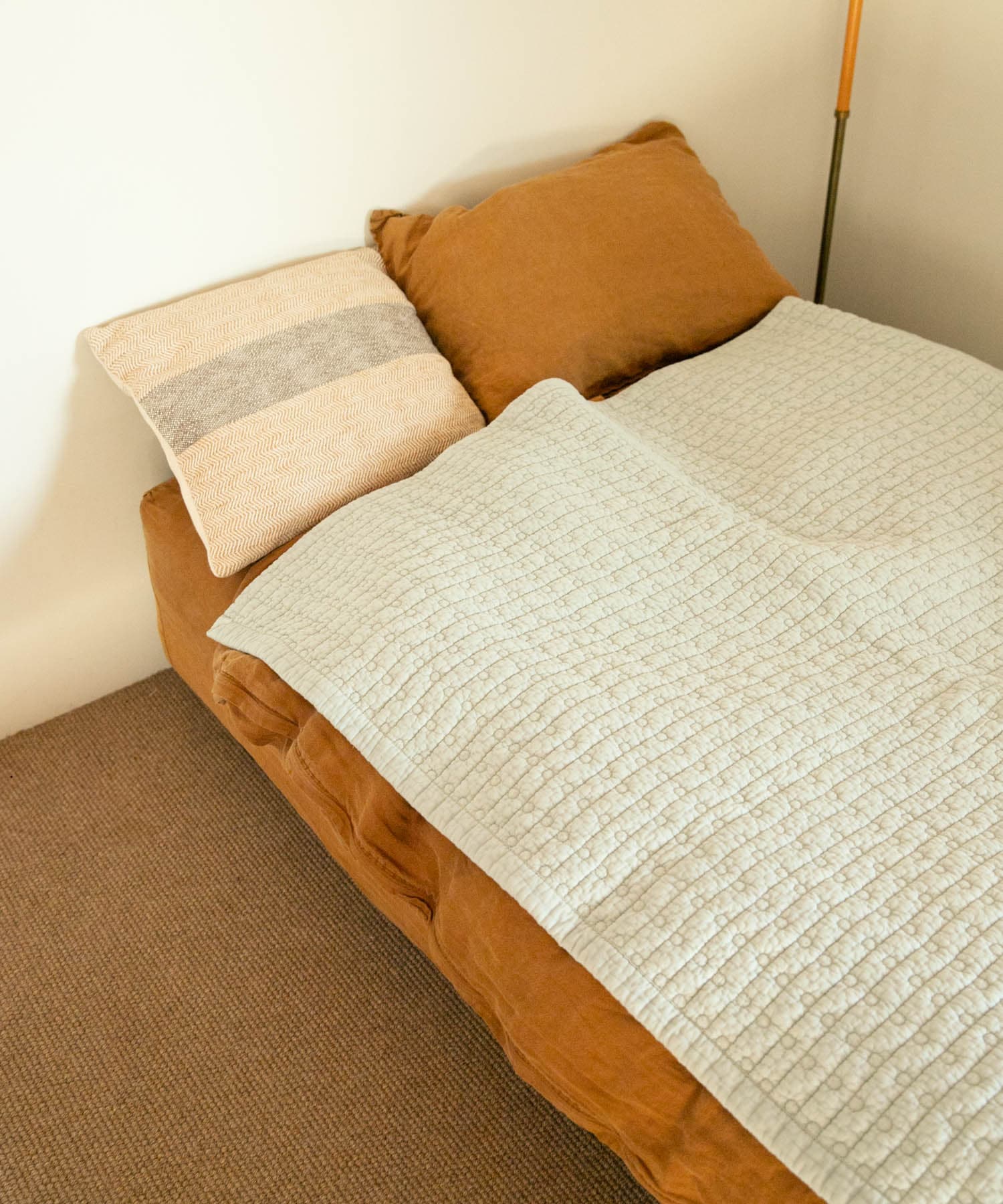 DOORS LIVING PRODUCTS　コットンマット ドット 130×190 ブルーグレー M