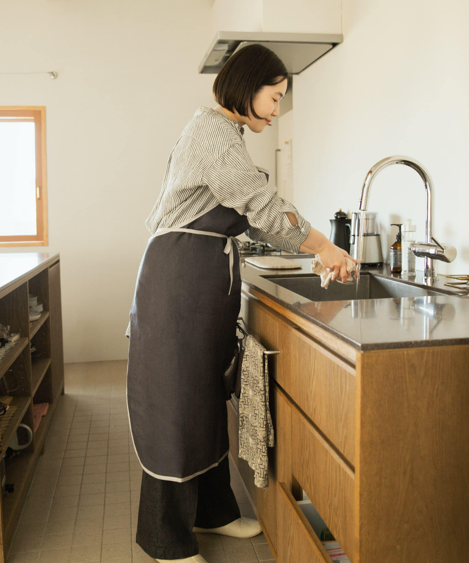 『別注』fog linen work×DOORS　リネンパイピングエプロン マカダム -