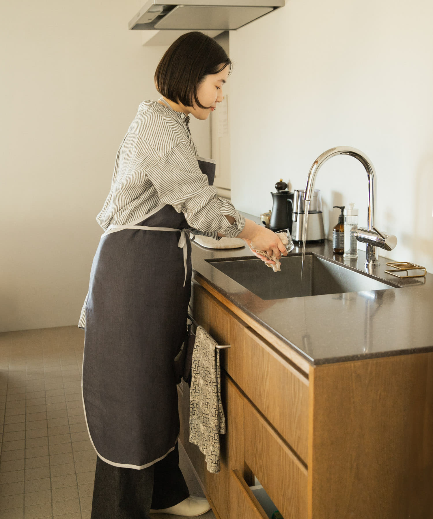 『別注』fog linen work×DOORS　リネンパイピングエプロン マカダム -