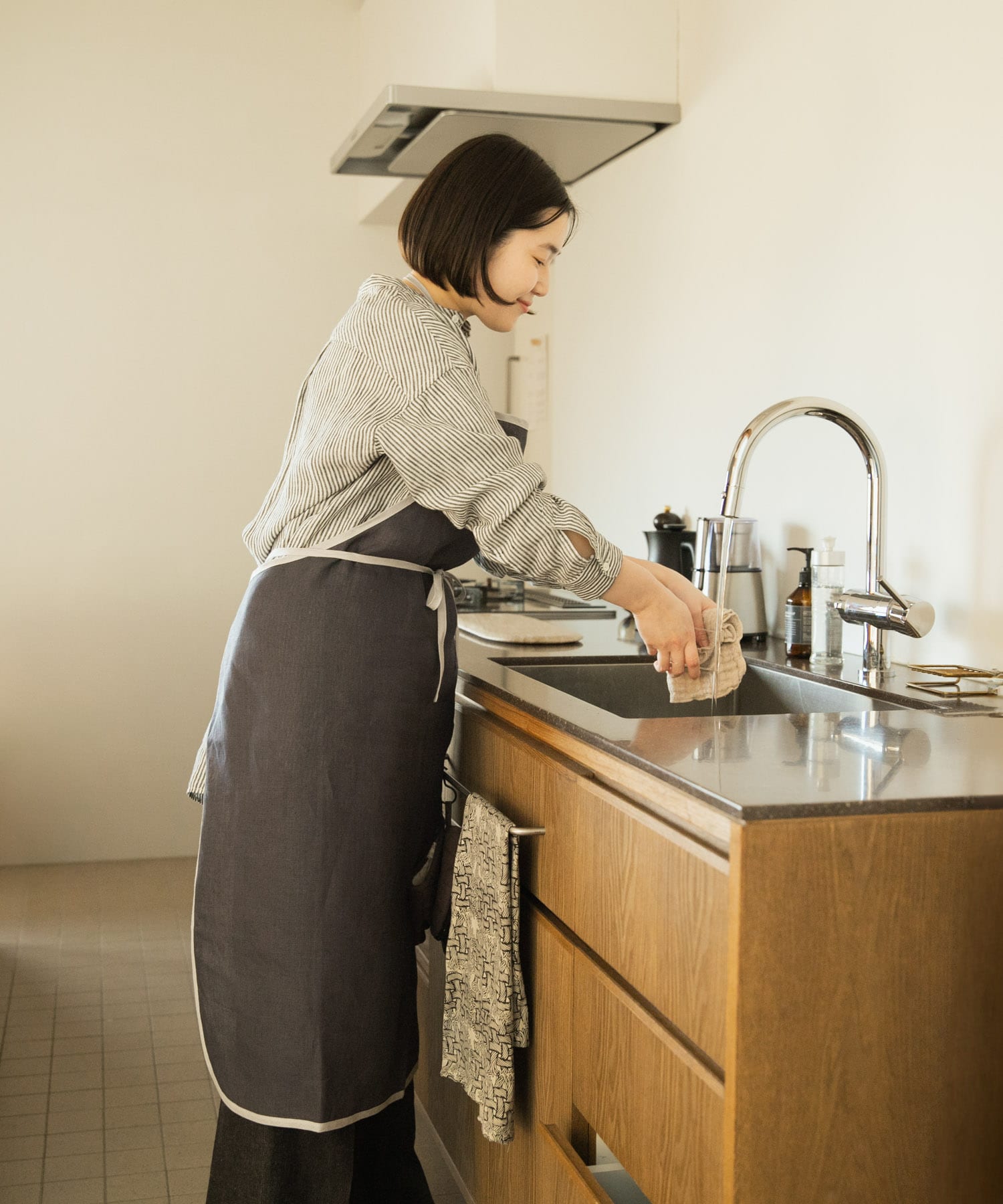 『別注』fog linen work×DOORS　リネンパイピングエプロン マカダム -