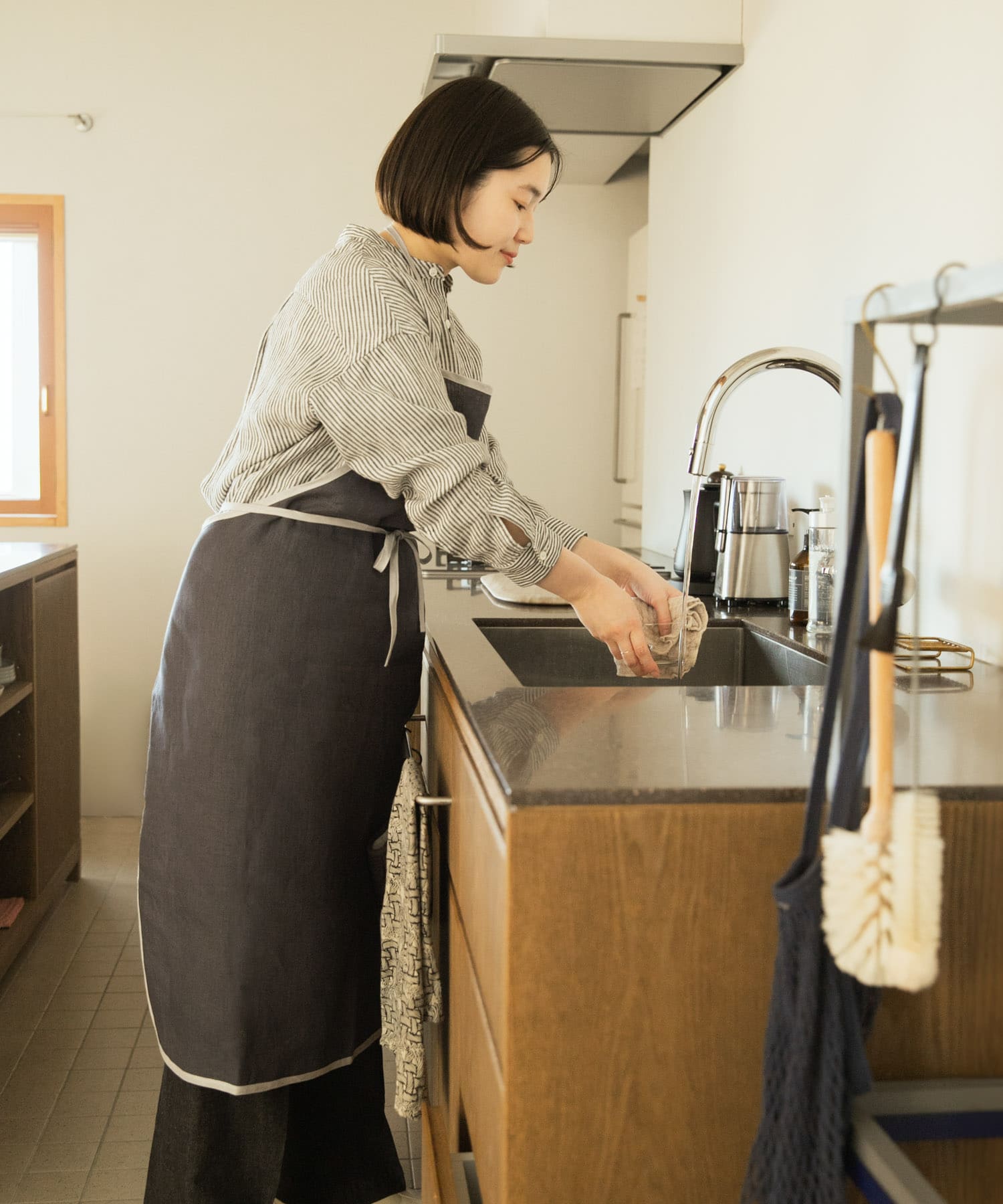 『別注』fog linen work×DOORS　リネンパイピングエプロン マカダム -