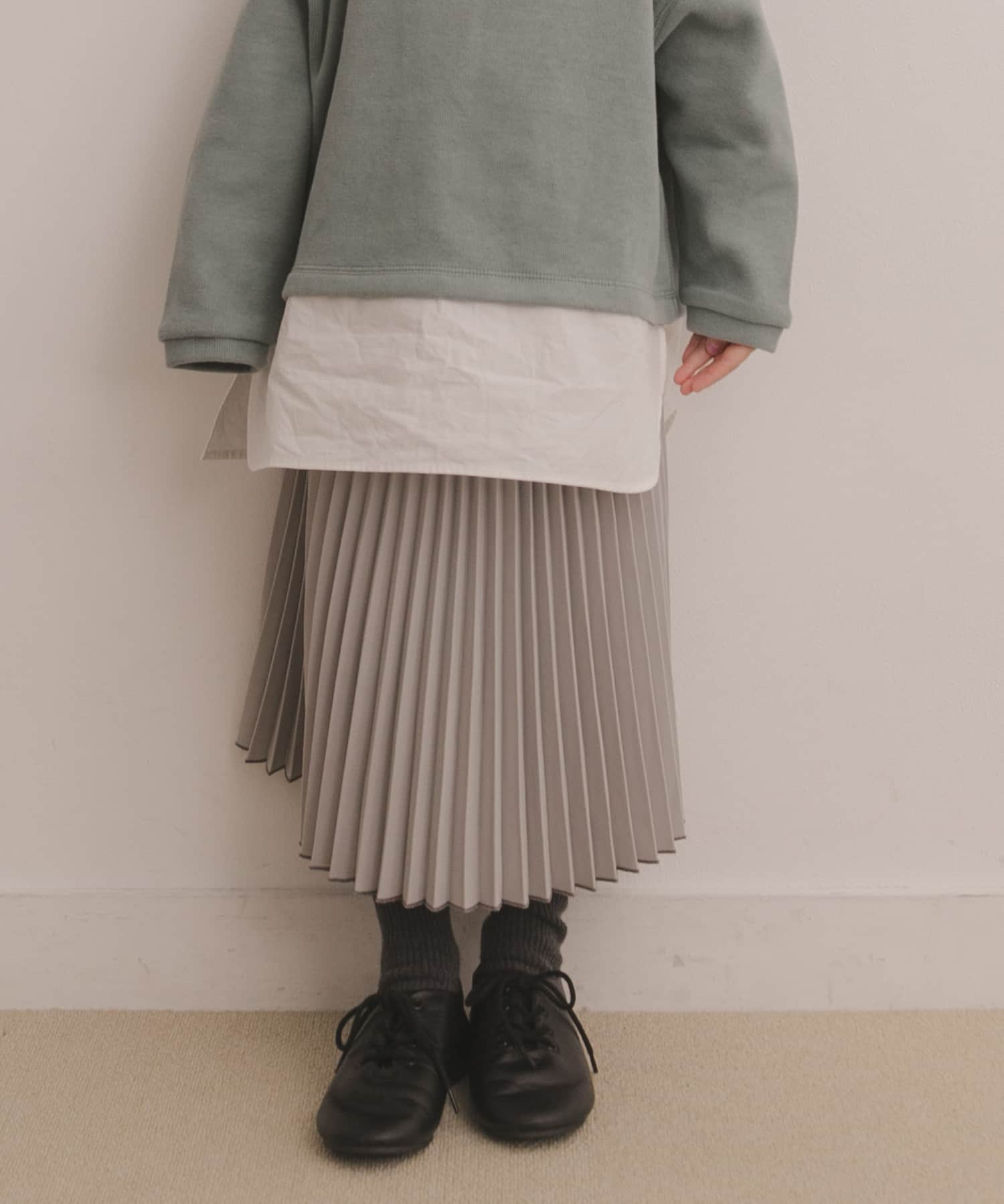 ライトグレー