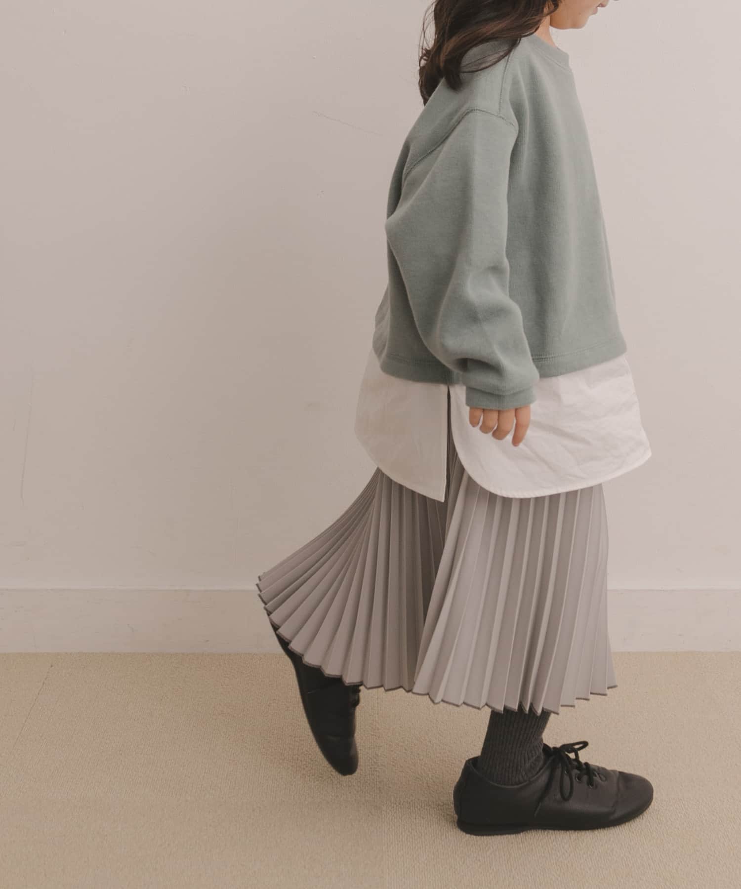 ライトグレー