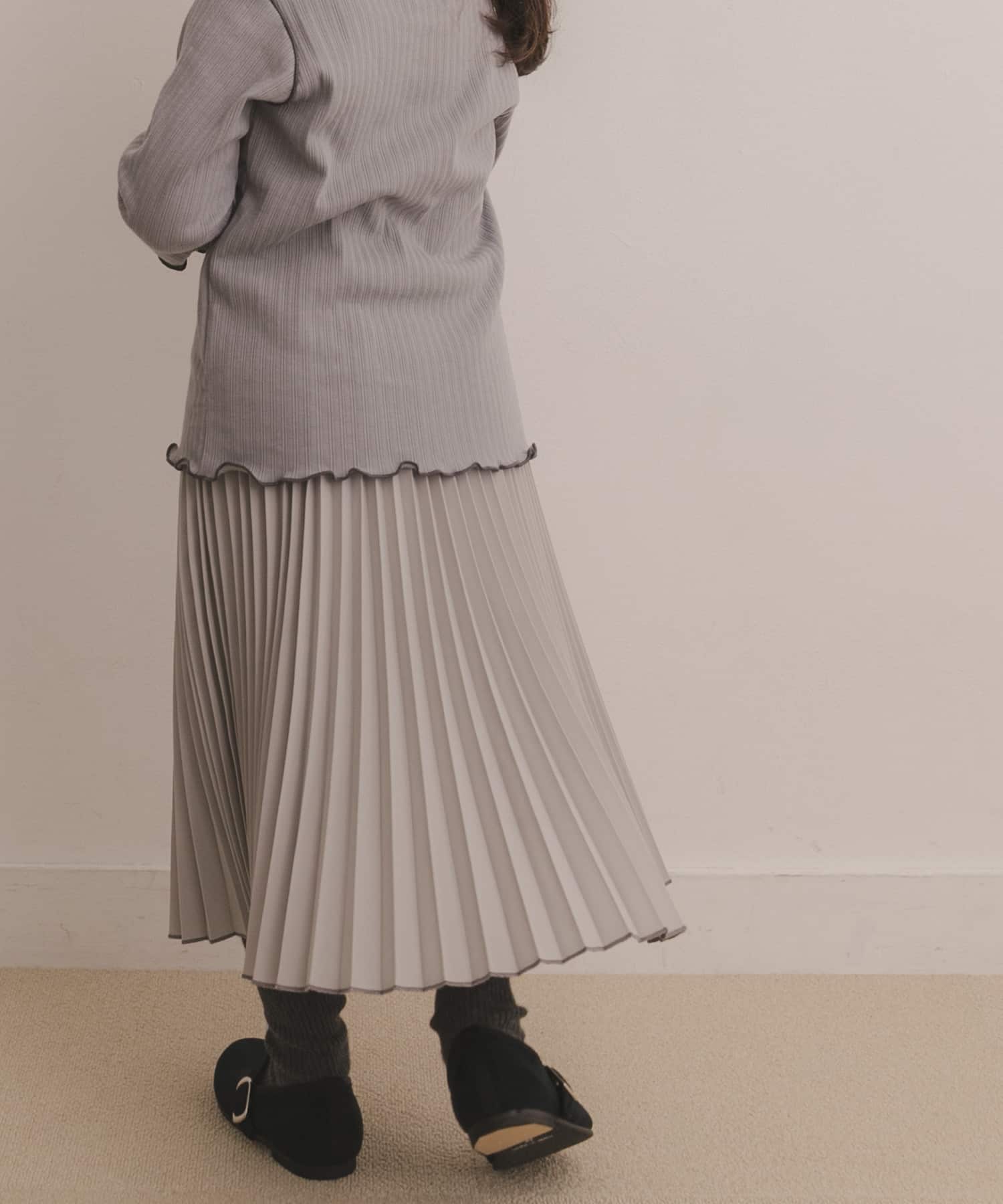 ライトグレー