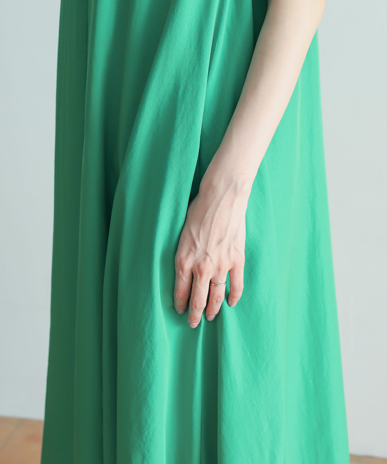 GREEN