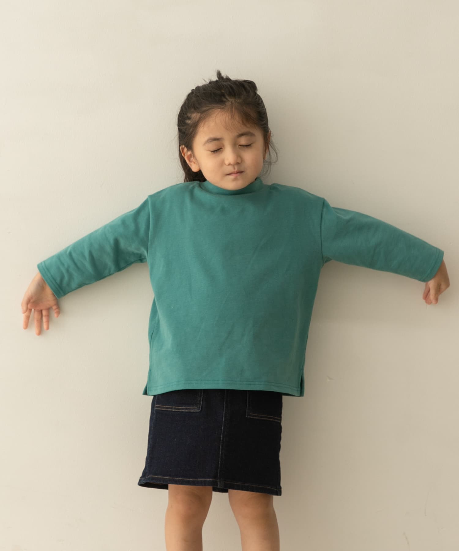 GREEN