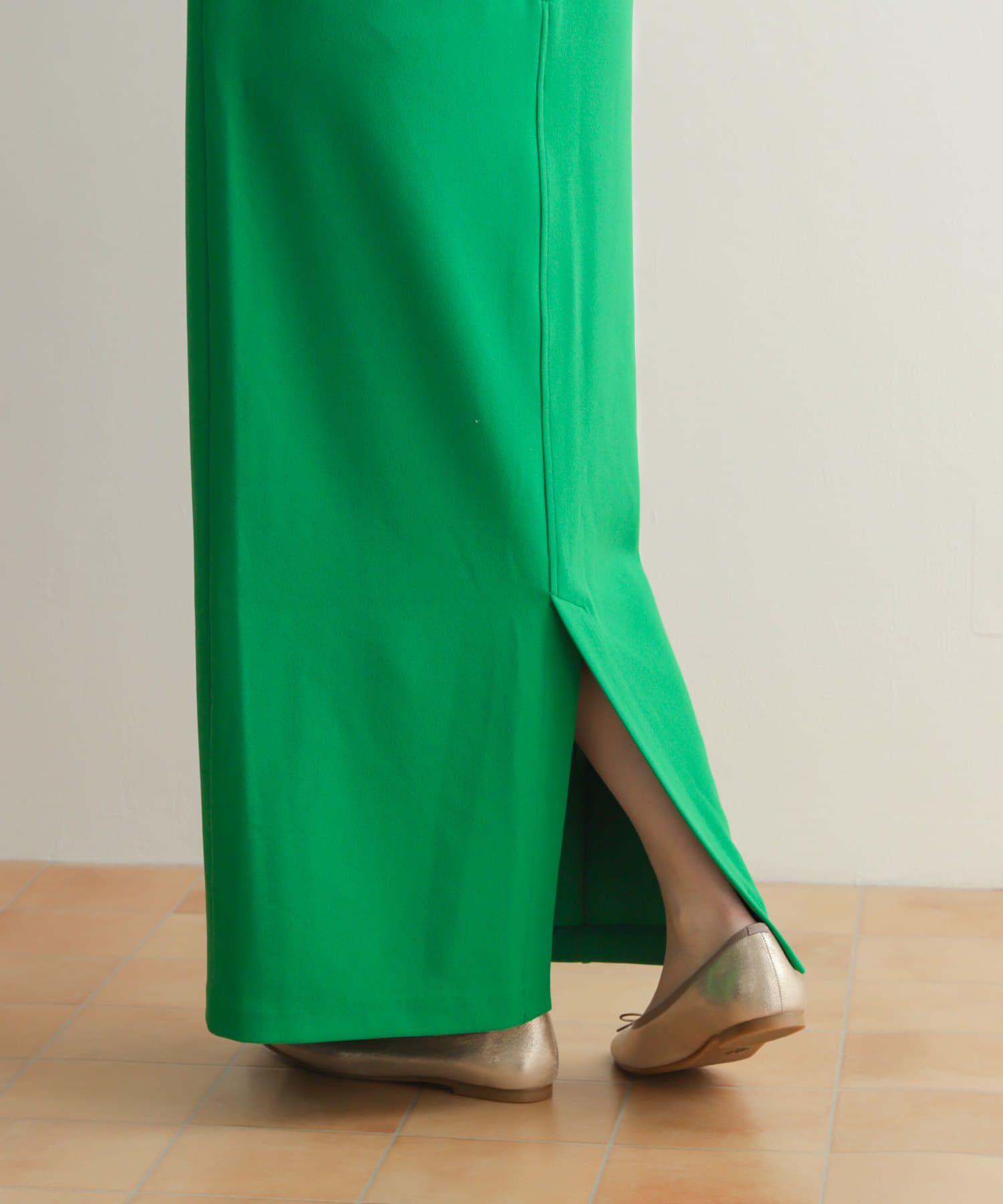 GREEN