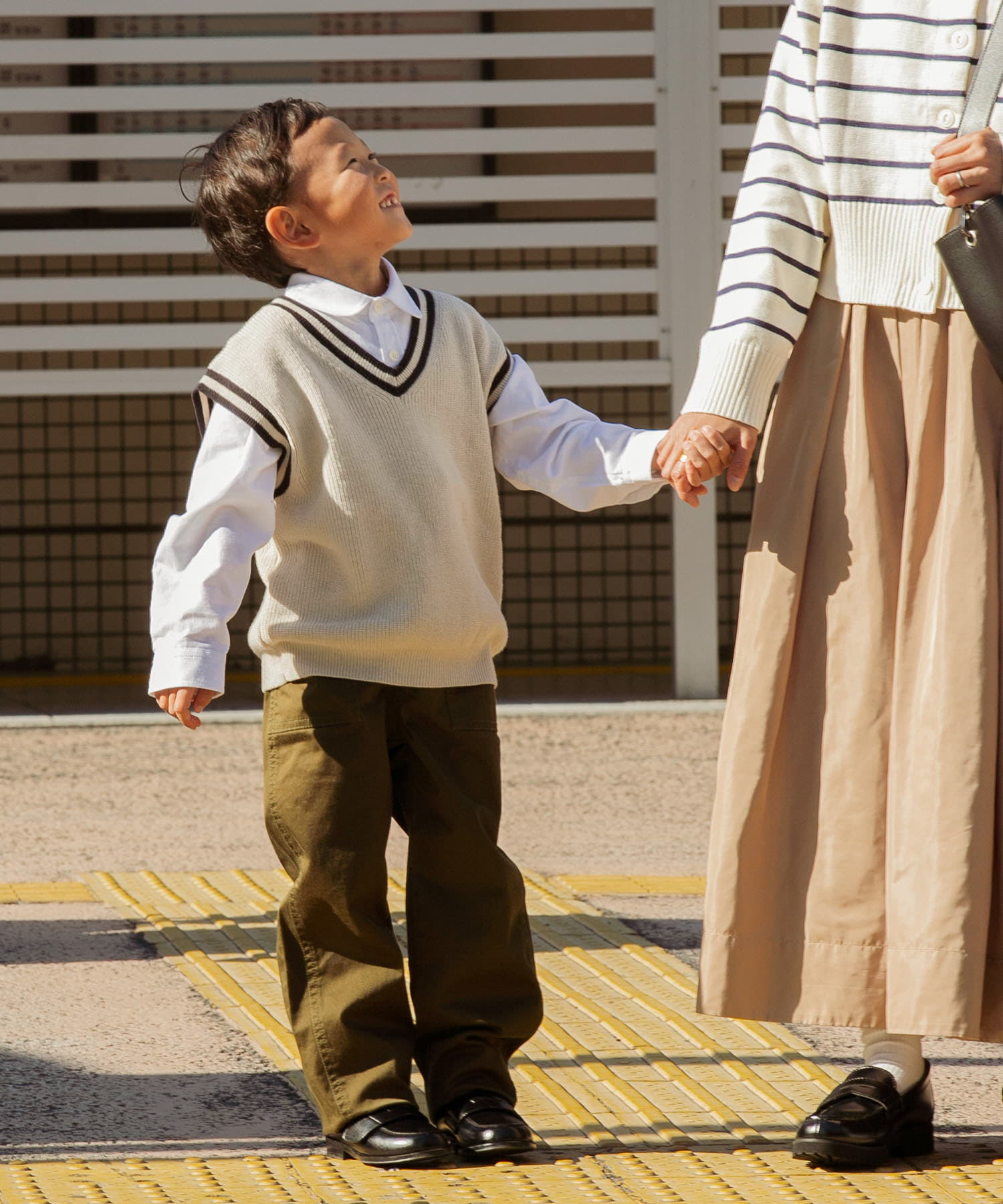 『親子リンク』Vネック片畦ニットベスト(KIDS) NTR×NVY 120