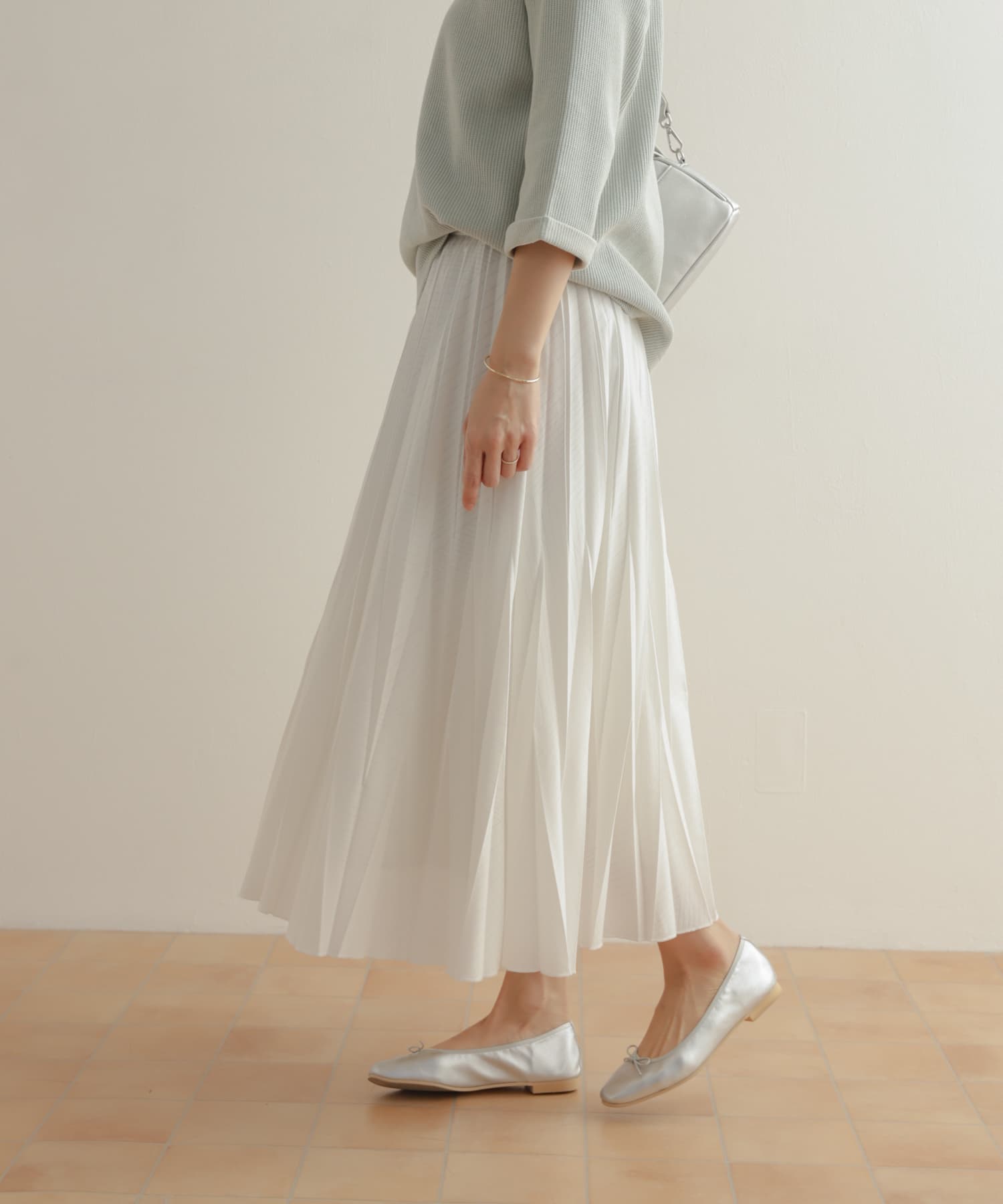 OFF　WHITE