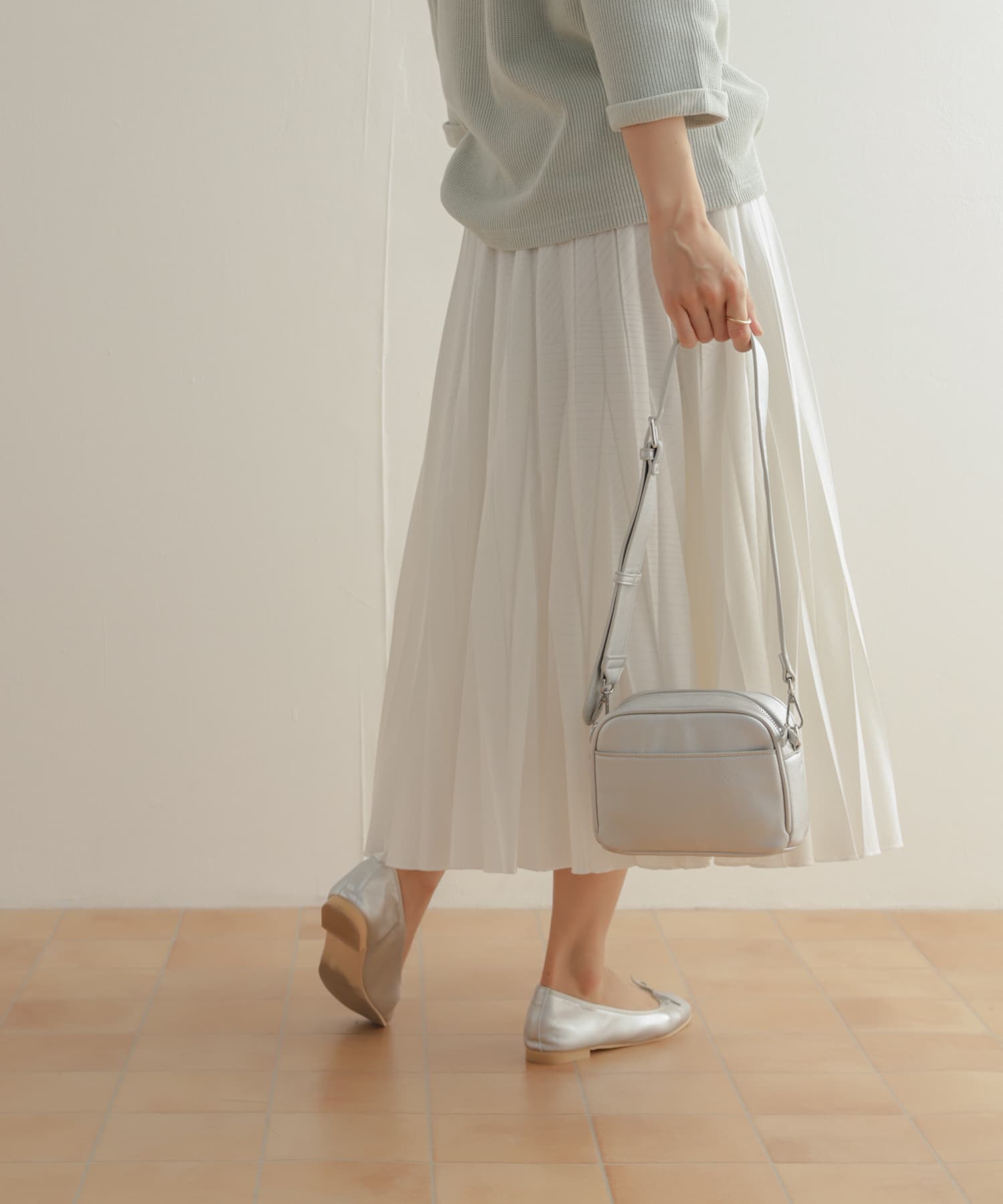 OFF　WHITE