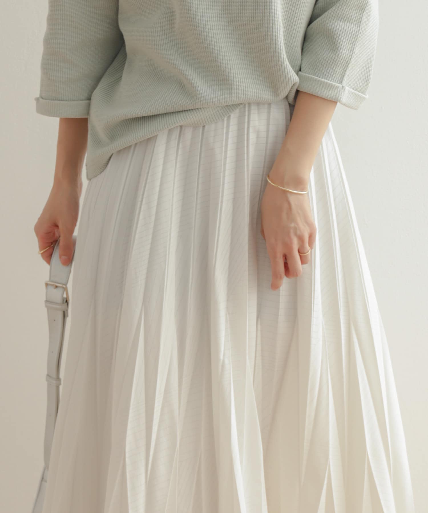 OFF　WHITE