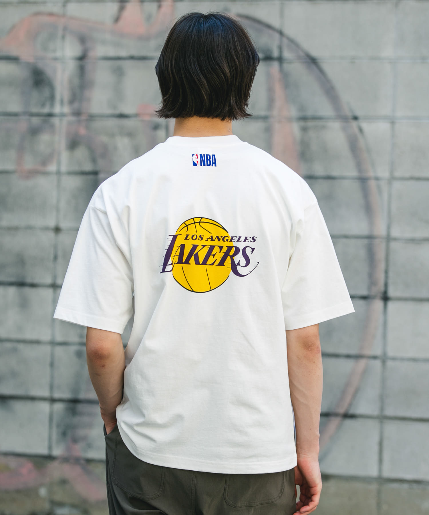 WHITE①