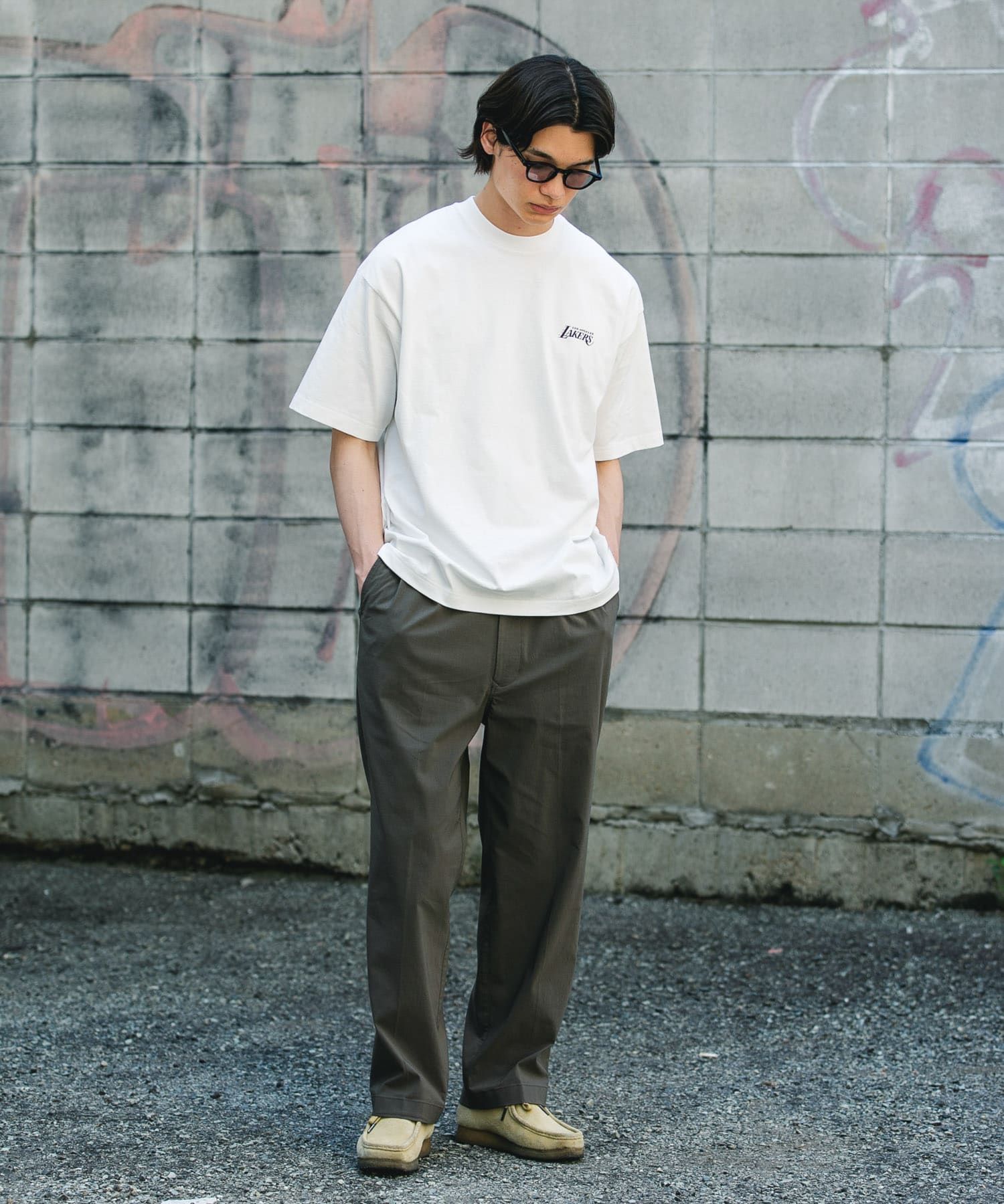 WHITE①