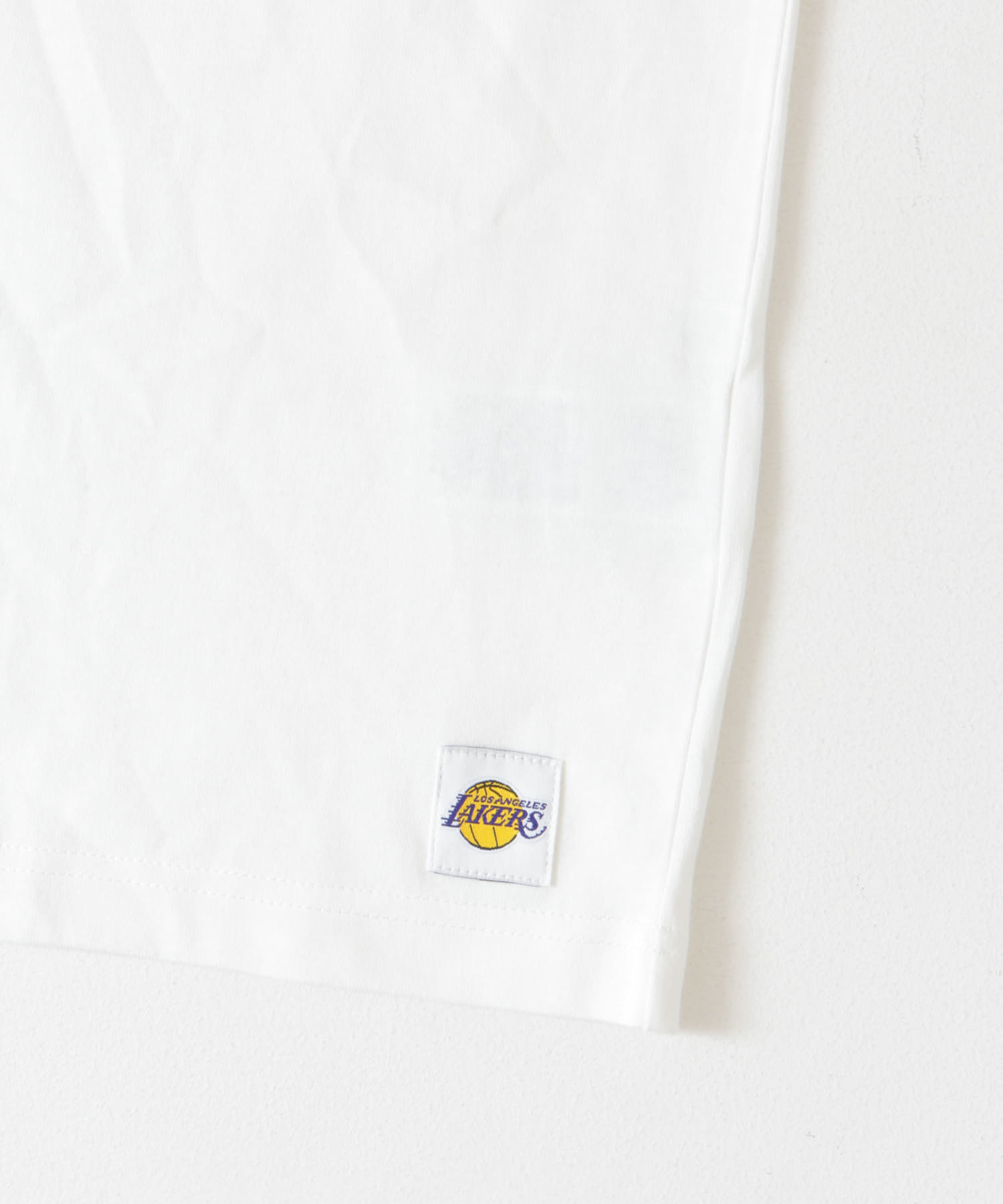 WHITE①