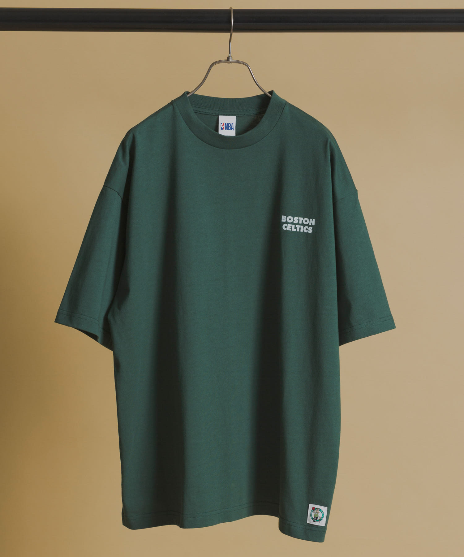 『WEB/一部店舗限定サイズ』『別注』NBA×DOORS　プリントTシャツ GREEN L