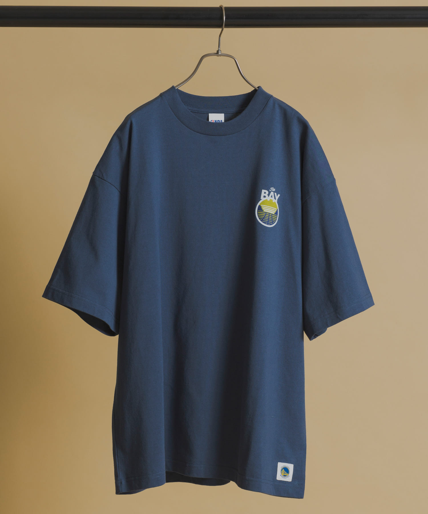 『WEB/一部店舗限定サイズ』『別注』NBA×DOORS　プリントTシャツ NAVY L