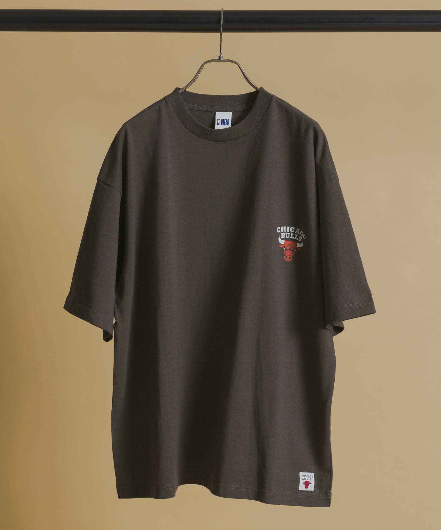 『WEB/一部店舗限定サイズ』『別注』NBA×DOORS　プリントTシャツ INK M