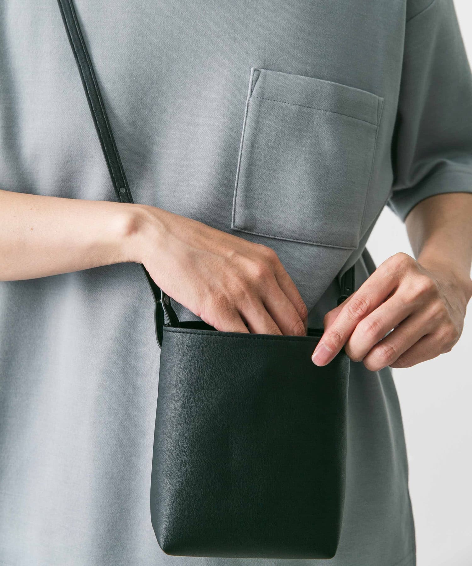 コンパクトショルダーバッグ BLACK -