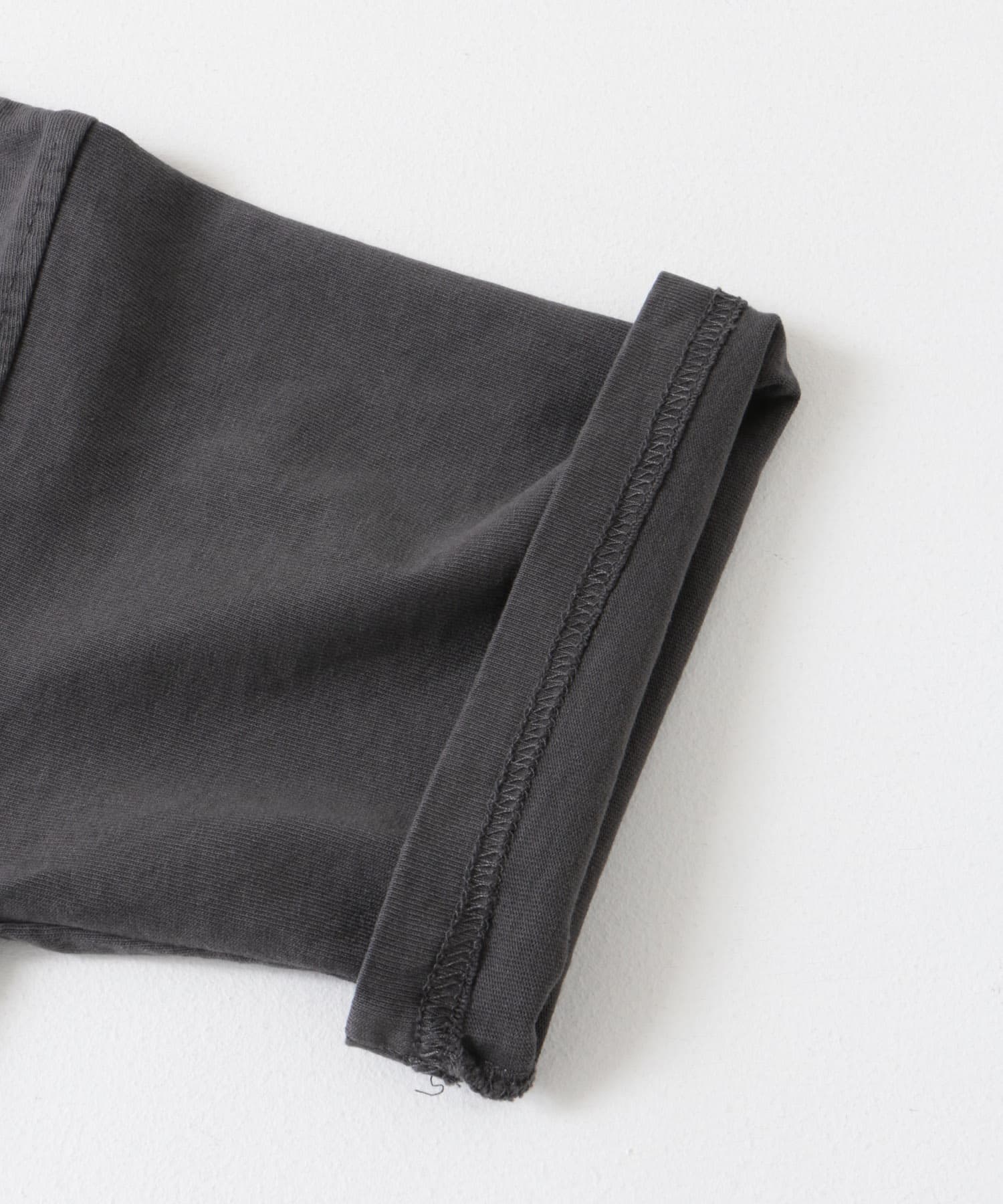 製品染めフロッキープリントロゴTシャツ(KIDS) CHARCOAL 105