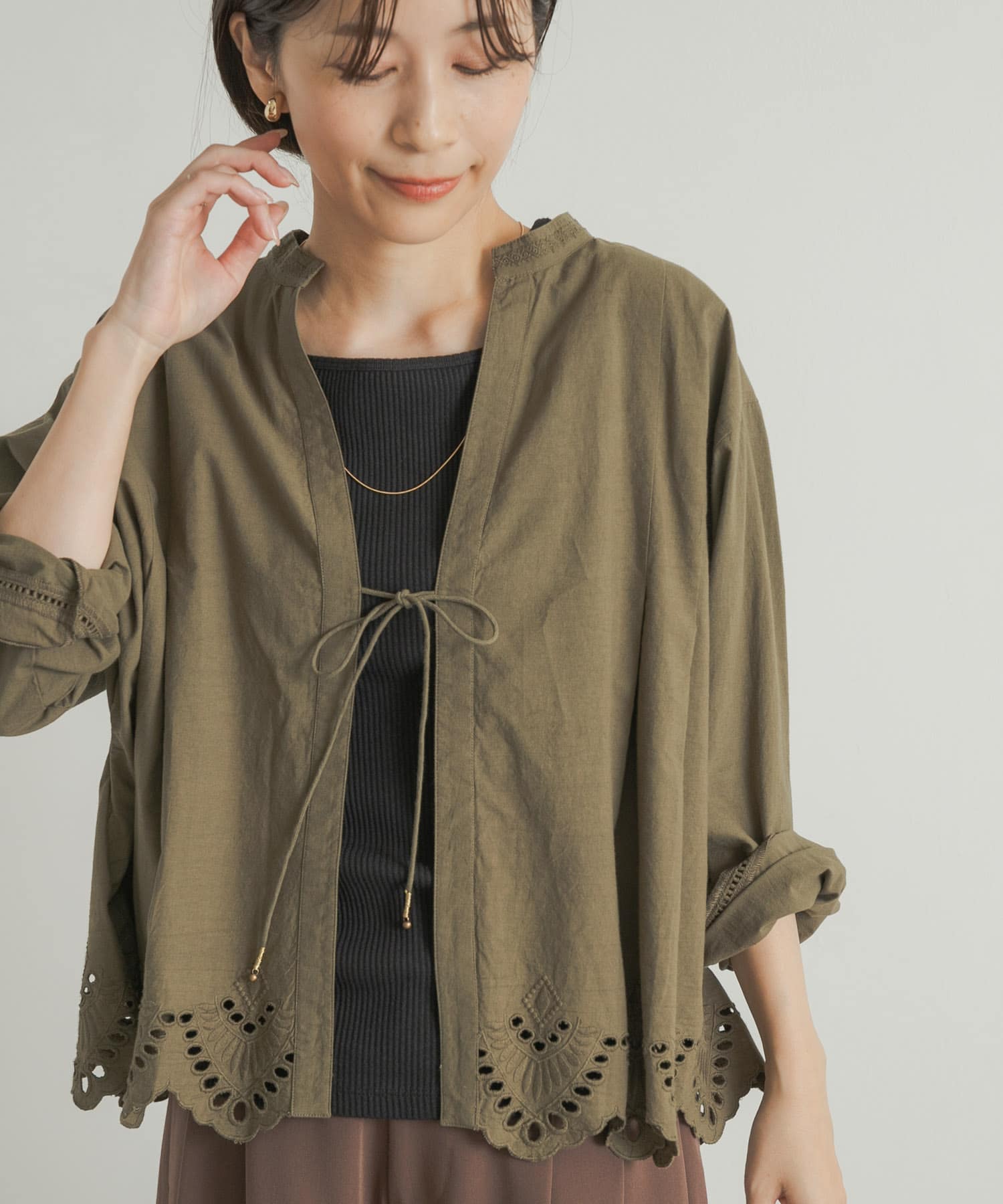 レース刺繍Vネックカーディガン