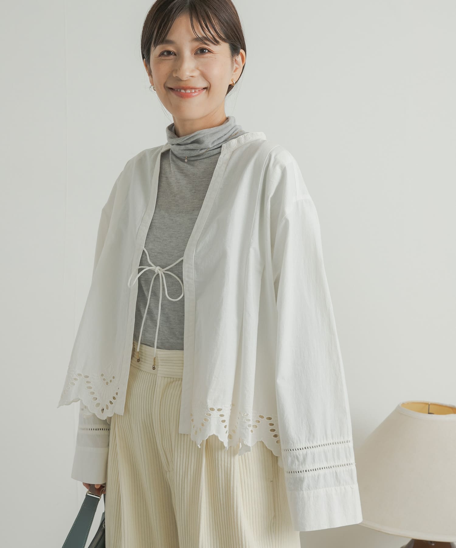 レース刺繍Vネックカーディガン